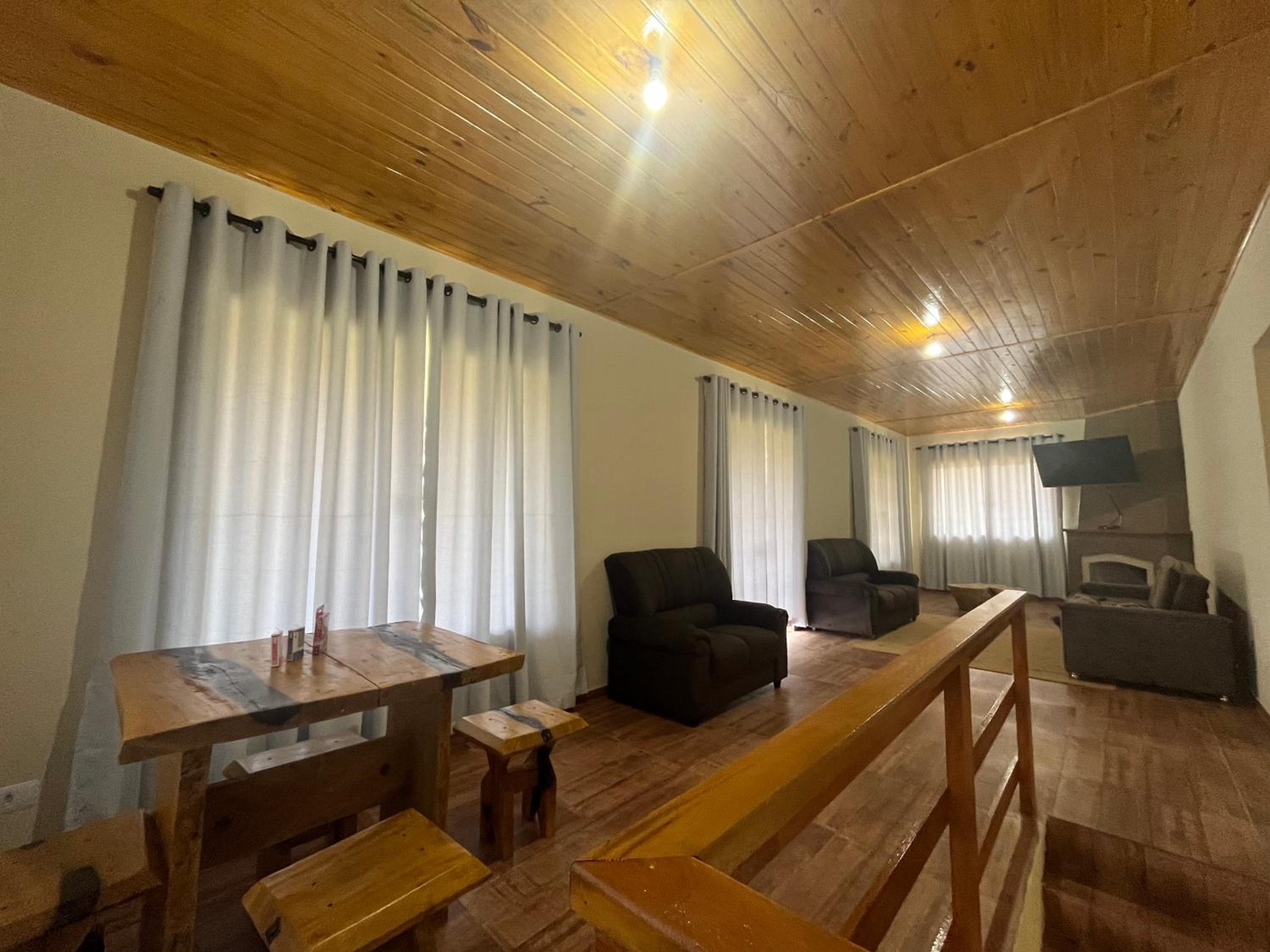Casa ampla com vista, fogo de chão, área gourmet - 16 min do Capivari