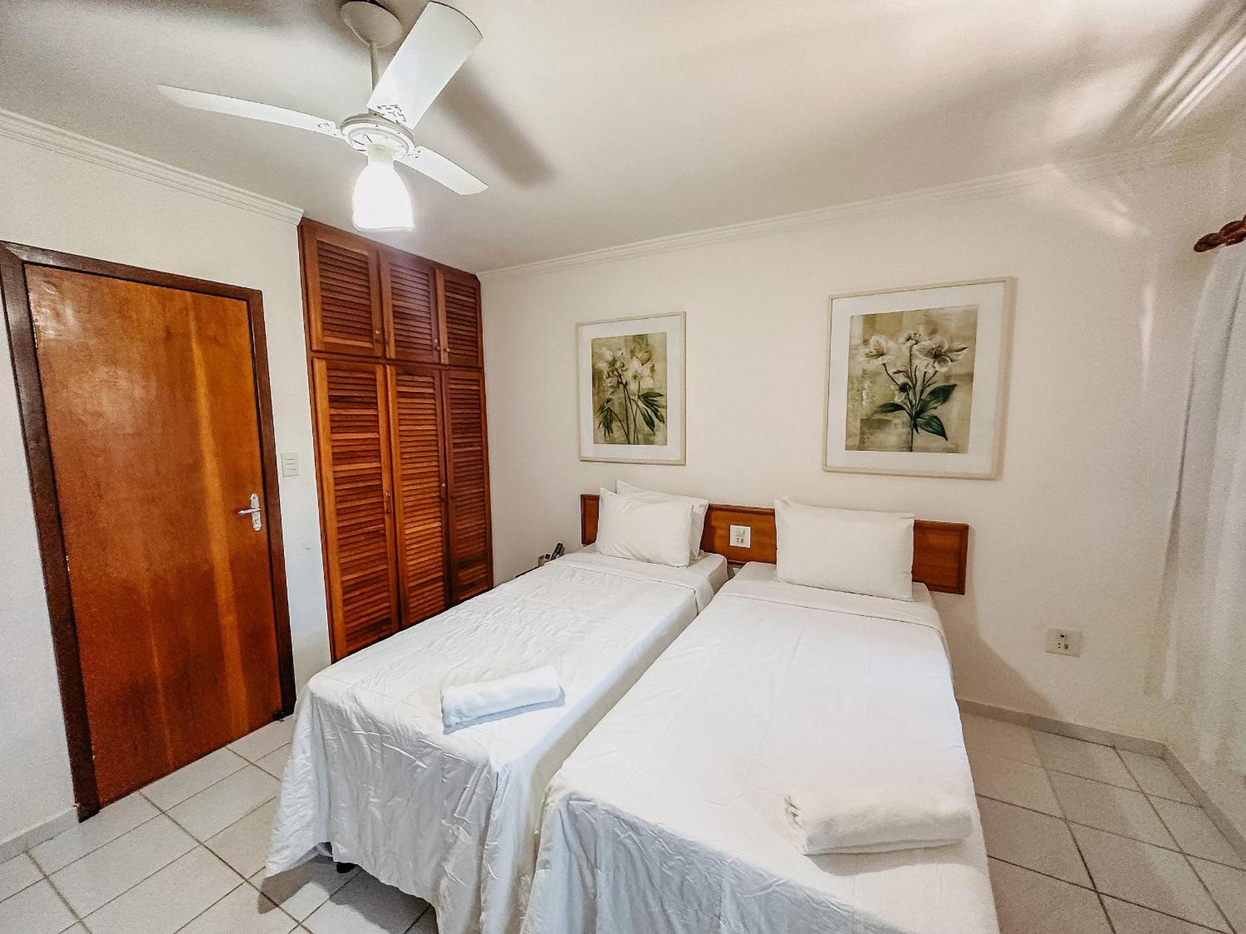 Casas com 2 ou 3 suítes no Residencial Jerusalem 2,frente mar em Coroa Vermelha (BA), condomíonio com piscina, sauna e portaria 24hrs atravessou a rua está