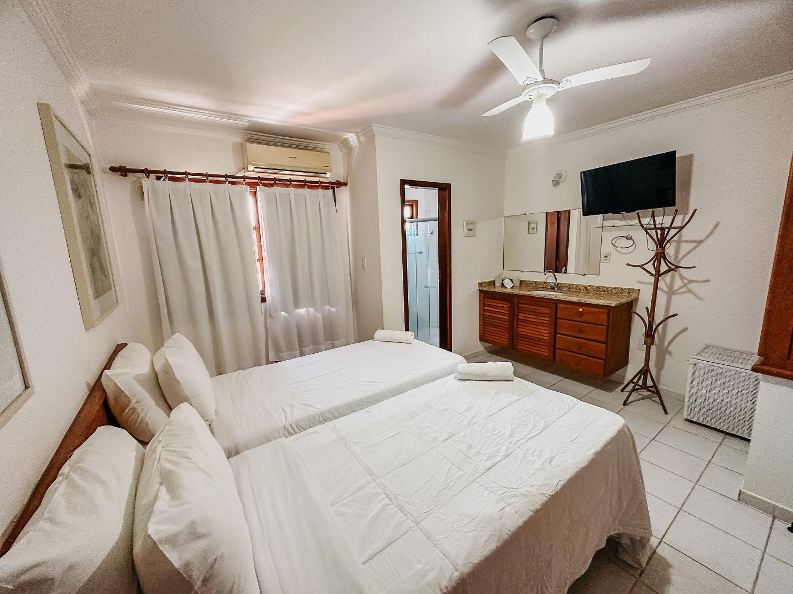 Casas com 2 ou 3 suítes no Residencial Jerusalem 2,frente mar em Coroa Vermelha (BA), condomíonio com piscina, sauna e portaria 24hrs atravessou a rua está