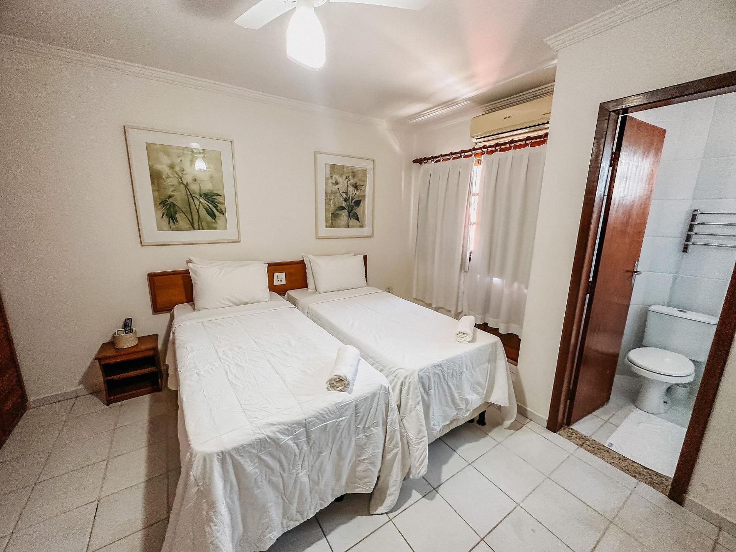 Casas com 2 ou 3 suítes no Residencial Jerusalem 2,frente mar em Coroa Vermelha (BA), condomíonio com piscina, sauna e portaria 24hrs atravessou a rua está