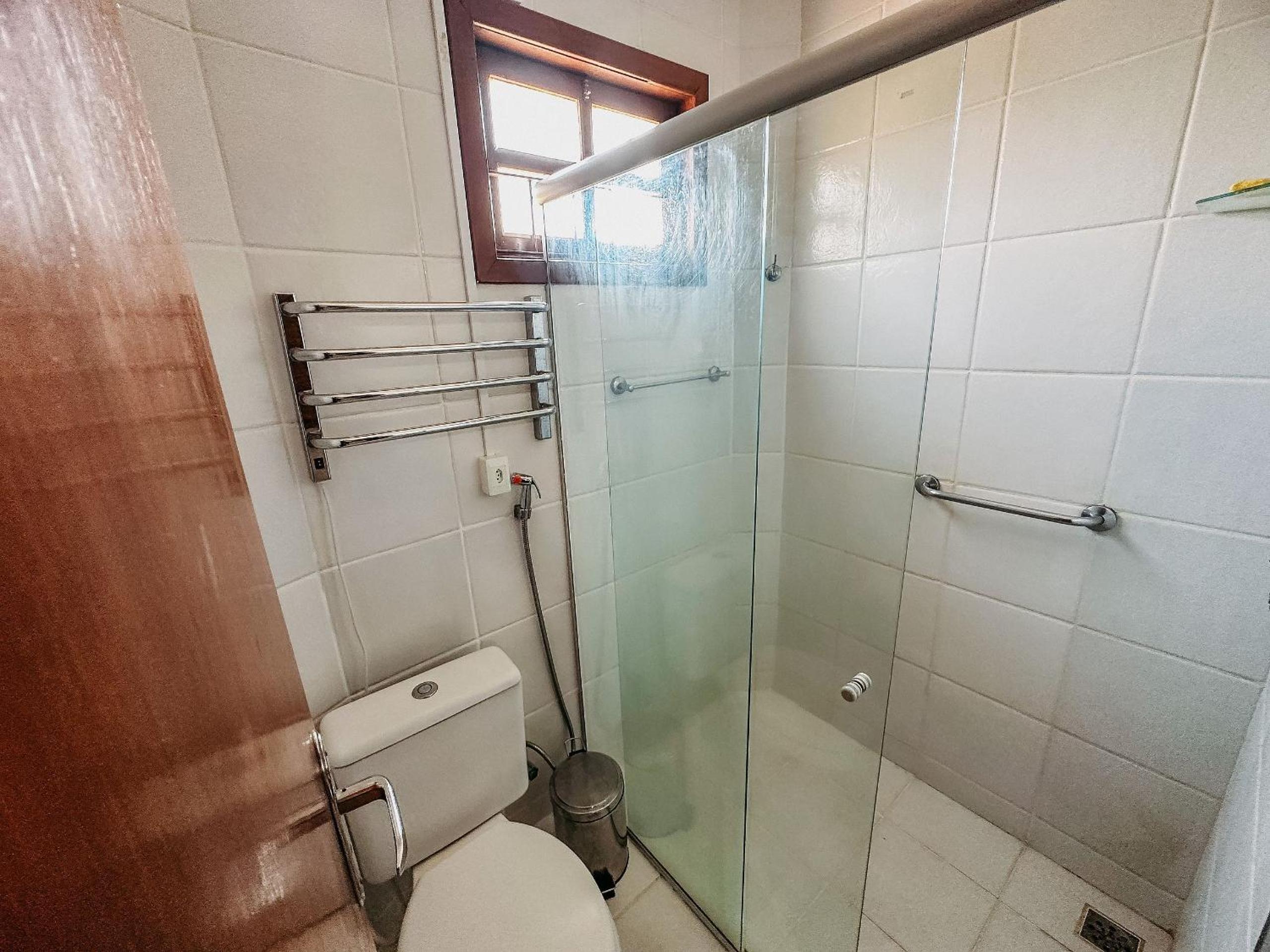 Casas com 2 ou 3 suítes no Residencial Jerusalem 2,frente mar em Coroa Vermelha (BA), condomíonio com piscina, sauna e portaria 24hrs atravessou a rua está