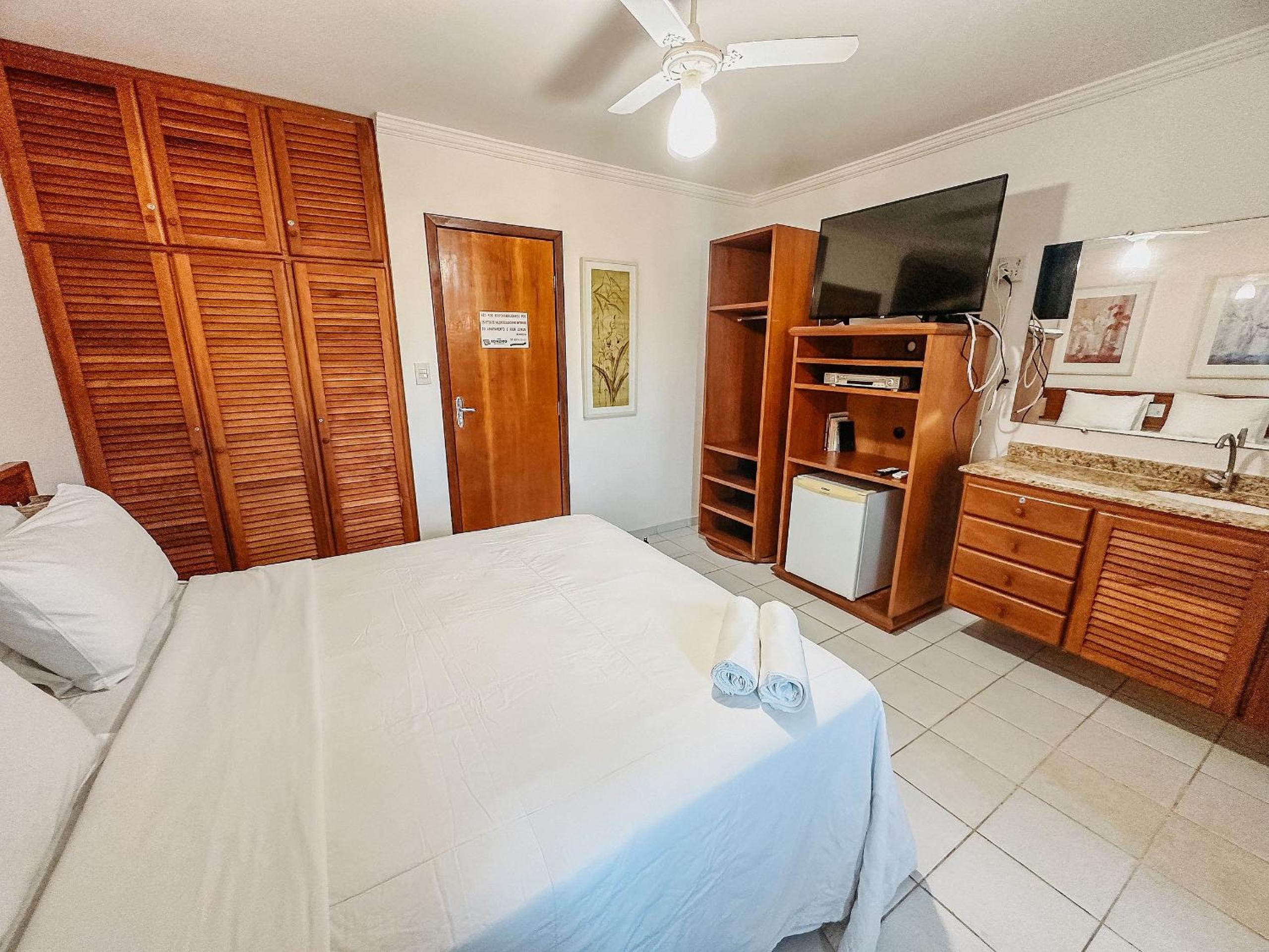 Casas com 2 ou 3 suítes no Residencial Jerusalem 2,frente mar em Coroa Vermelha (BA), condomíonio com piscina, sauna e portaria 24hrs atravessou a rua está
