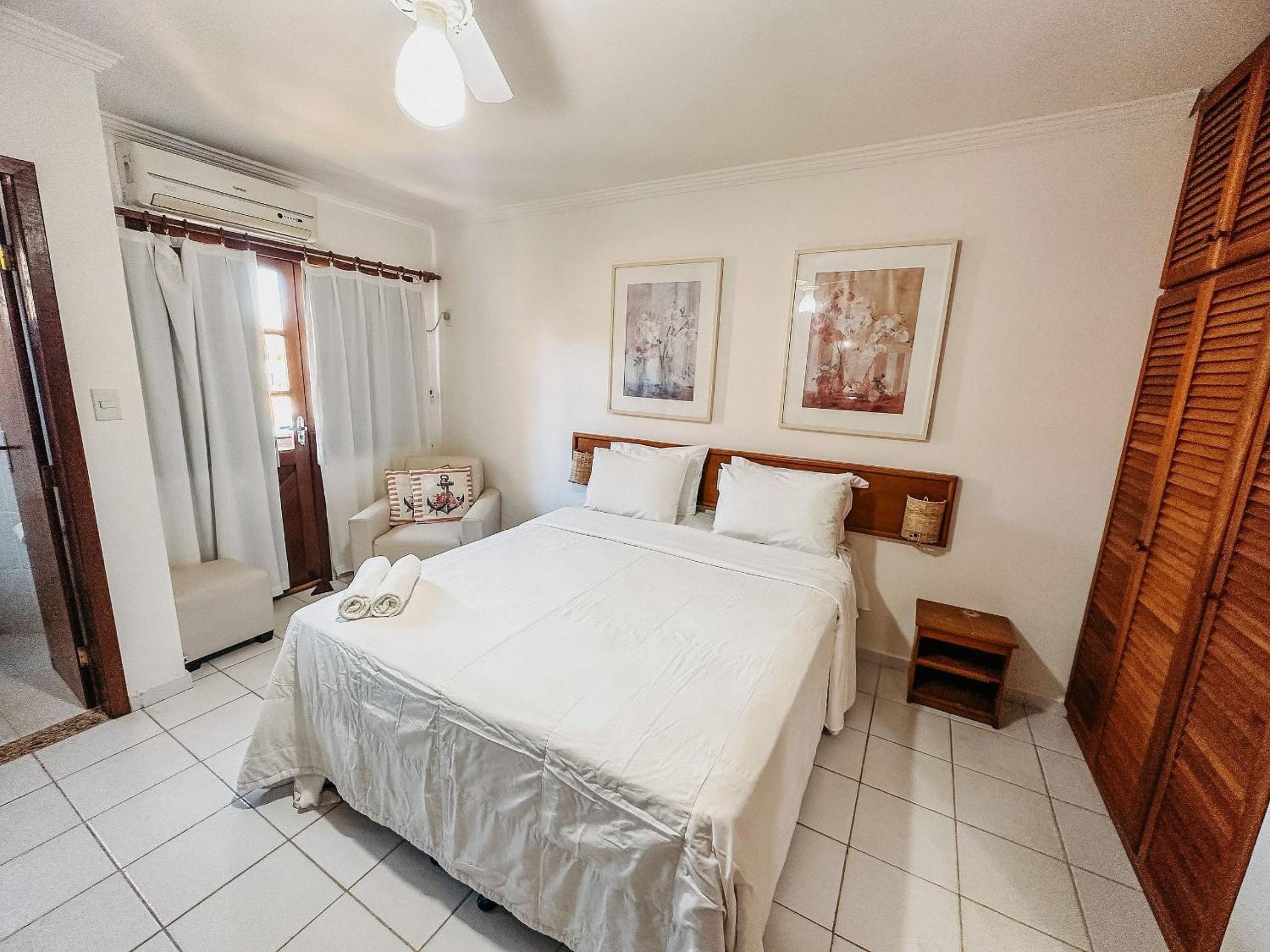 Casas com 2 ou 3 suítes no Residencial Jerusalem 2,frente mar em Coroa Vermelha (BA), condomíonio com piscina, sauna e portaria 24hrs atravessou a rua está