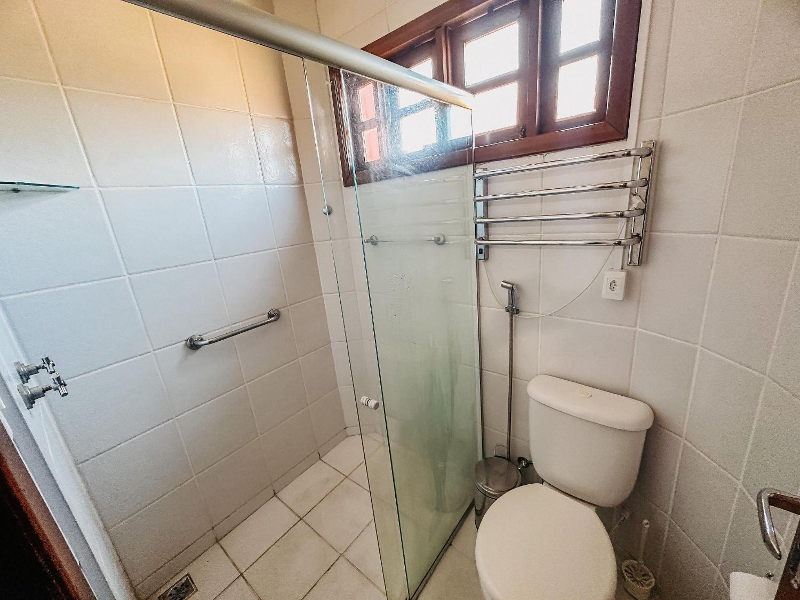 Casas com 2 ou 3 suítes no Residencial Jerusalem 2,frente mar em Coroa Vermelha (BA), condomíonio com piscina, sauna e portaria 24hrs atravessou a rua está