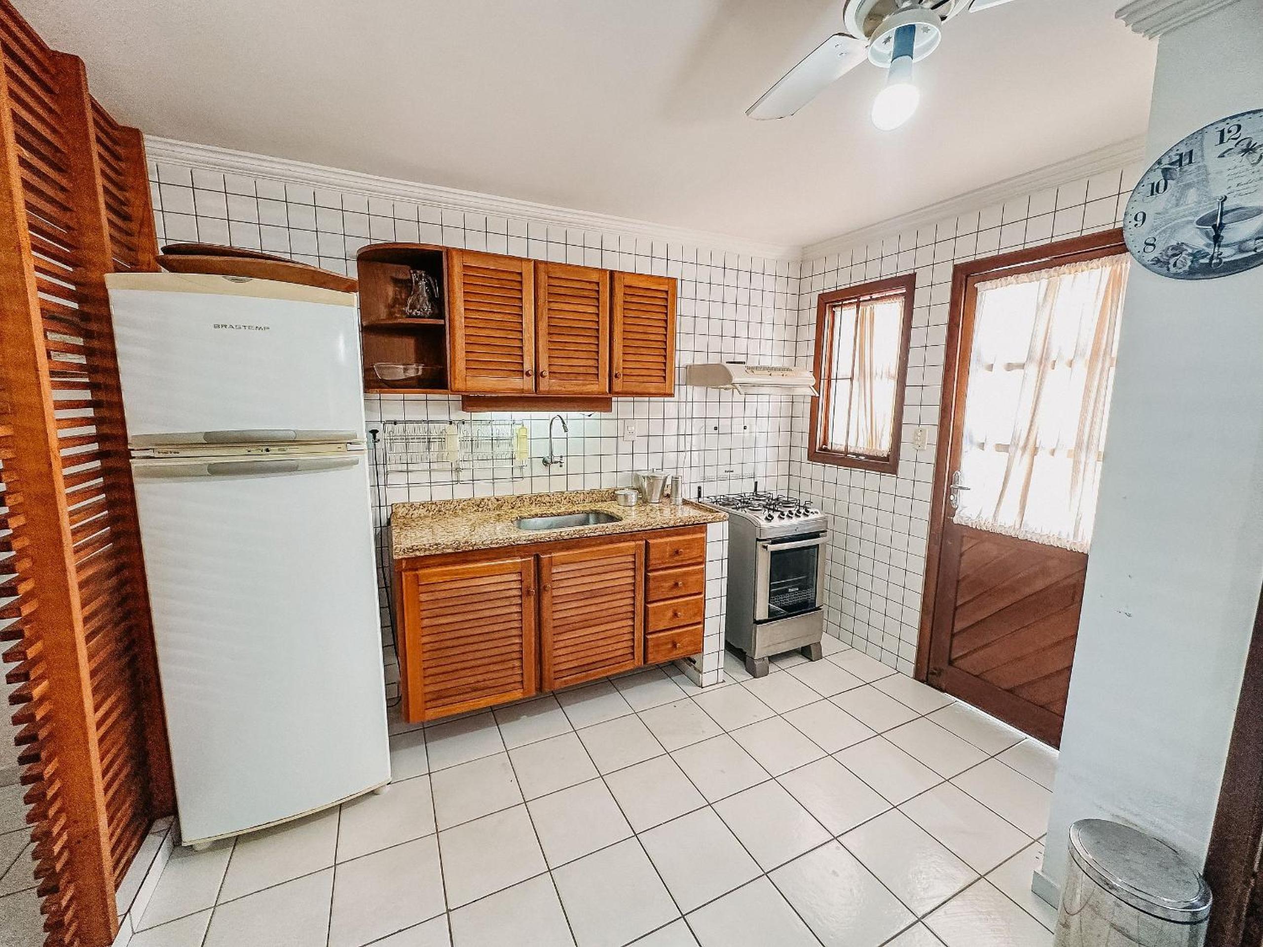 Casas com 2 ou 3 suítes no Residencial Jerusalem 2,frente mar em Coroa Vermelha (BA), condomíonio com piscina, sauna e portaria 24hrs atravessou a rua está