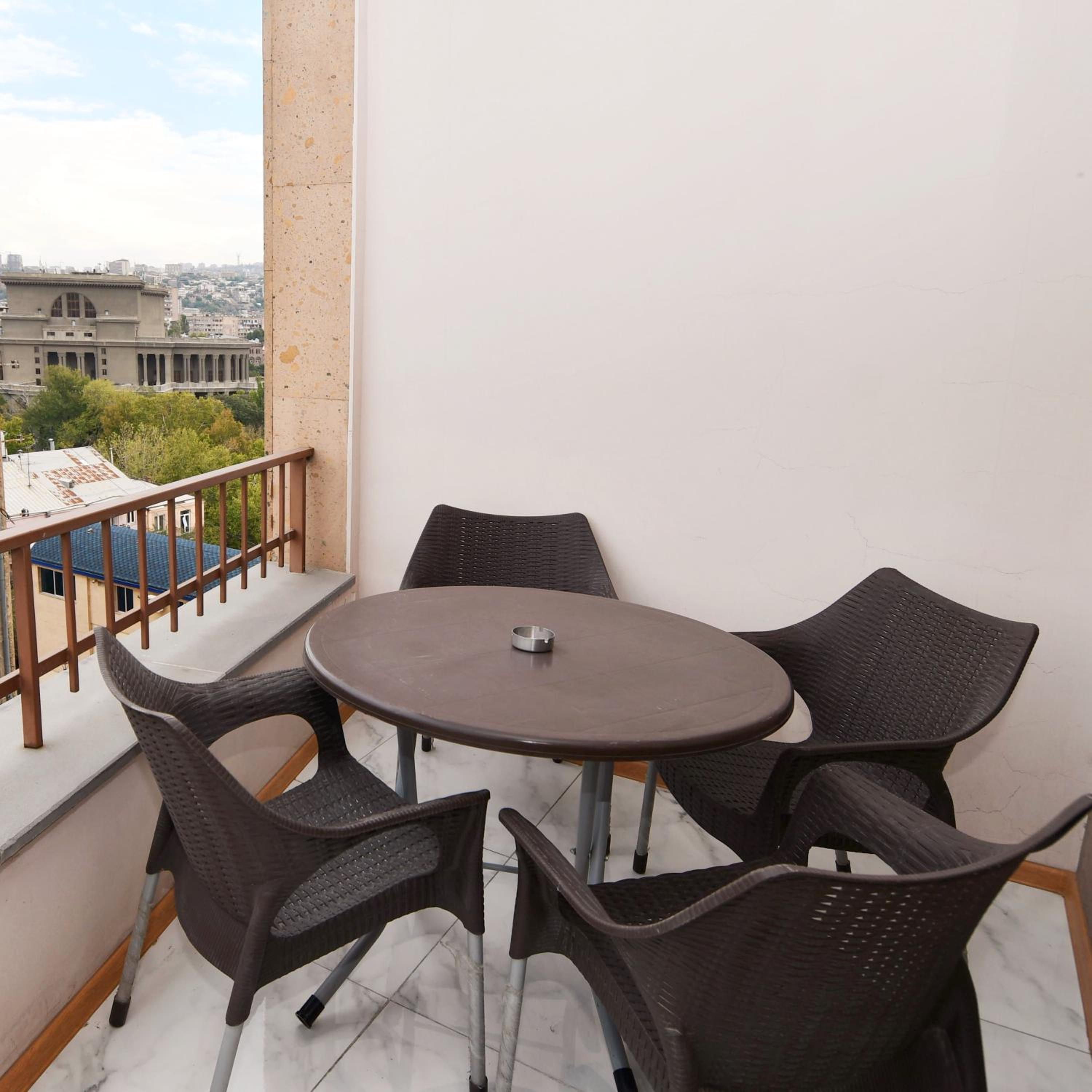 Cozy 2 Bedroom Apartment With The Best Location, Near The Opera, New Building