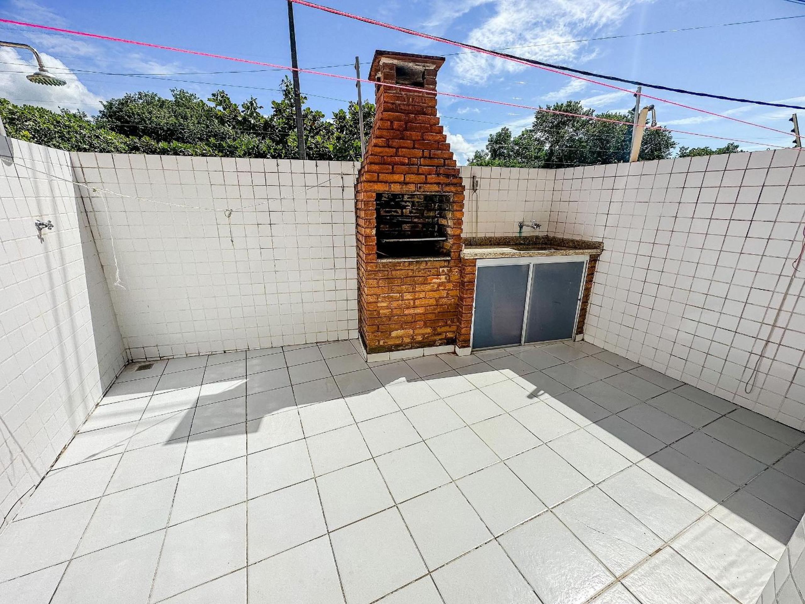Casas com 2 ou 3 suítes no Residencial Jerusalem 2,frente mar em Coroa Vermelha (BA), condomíonio com piscina, sauna e portaria 24hrs atravessou a rua está