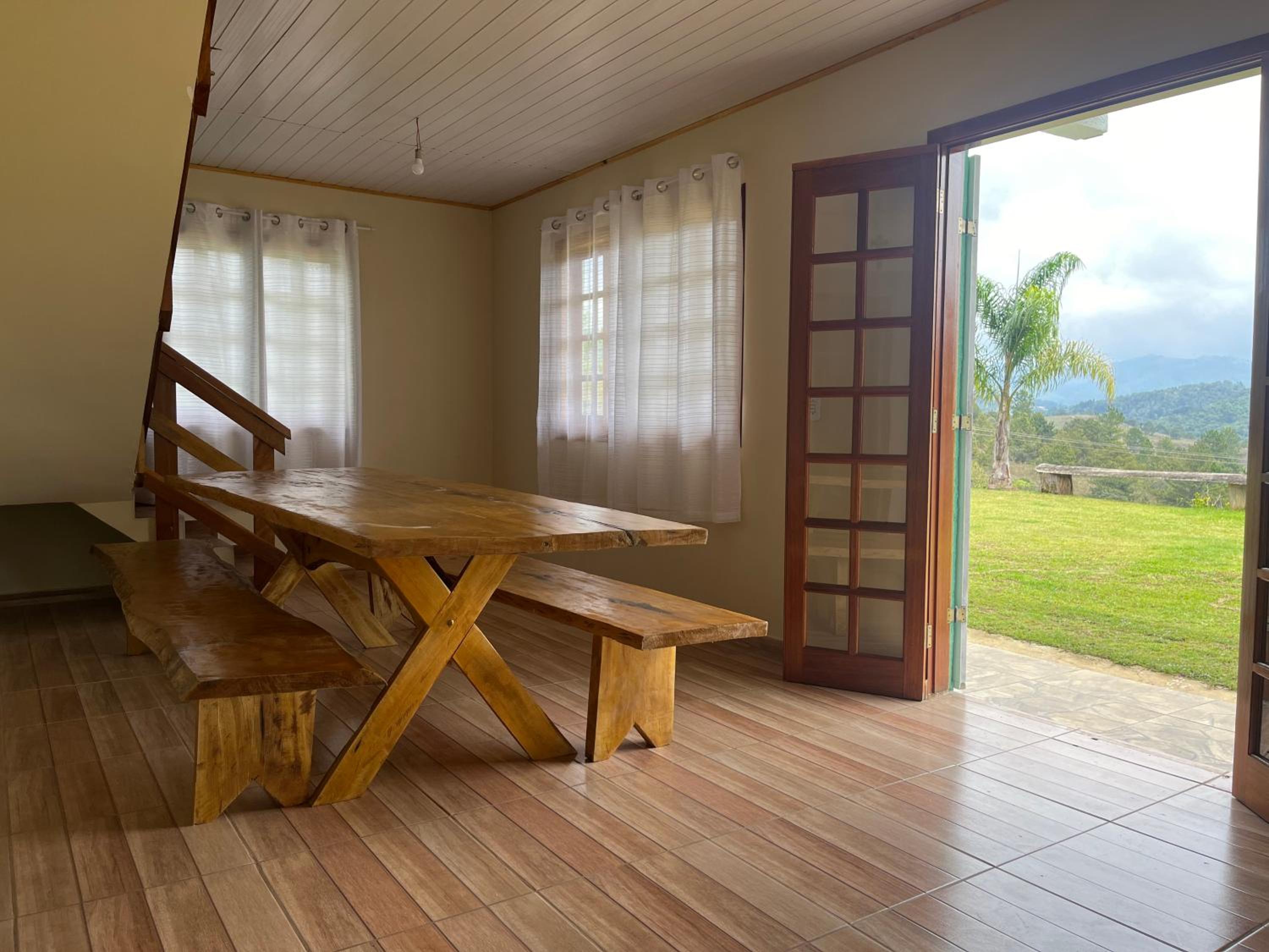 Casa ampla com vista, fogo de chão, área gourmet - 16 min do Capivari
