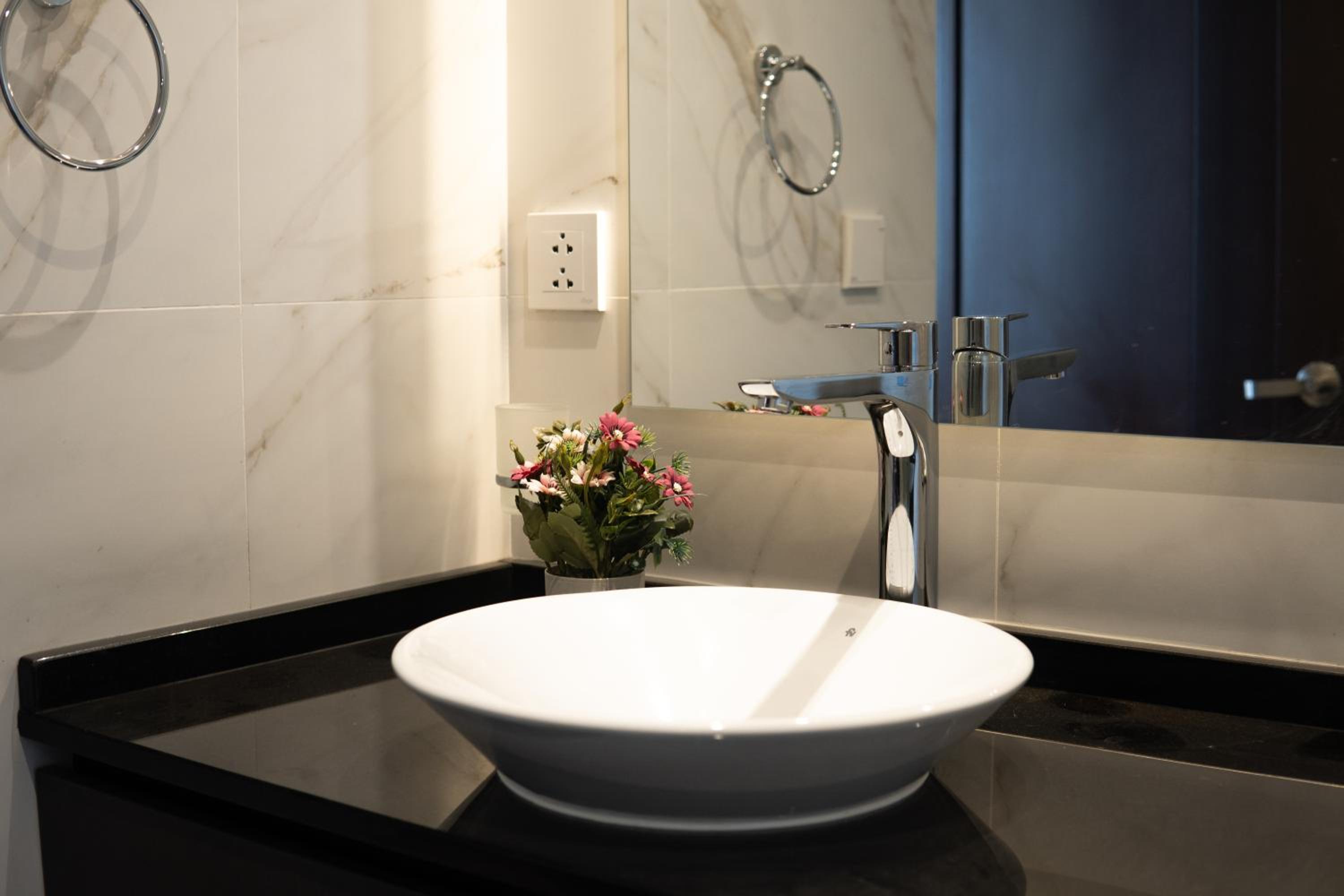 Sky Suites - City Center First Class Apartment