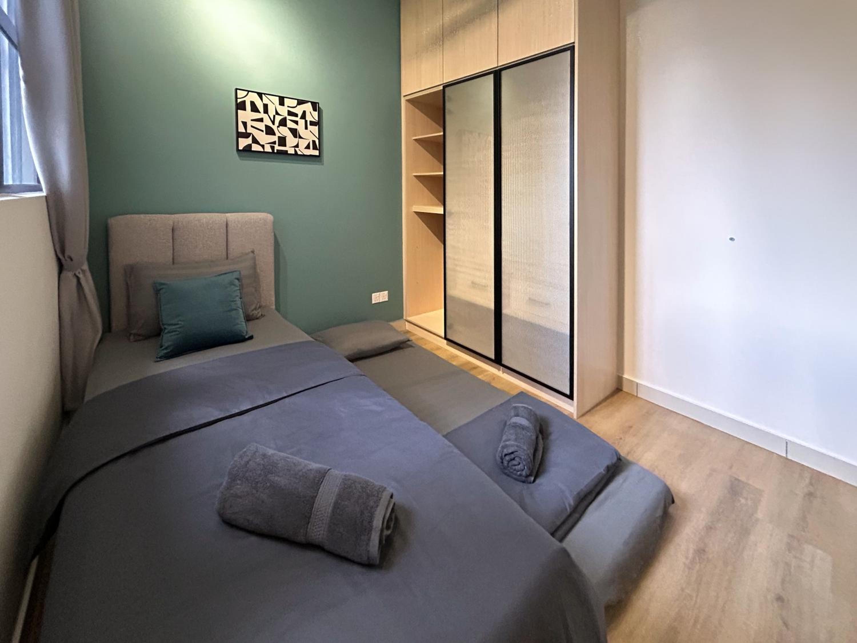 Trion KL High floor Corner Unit Free Parking Near TRX KL Centre and MRT