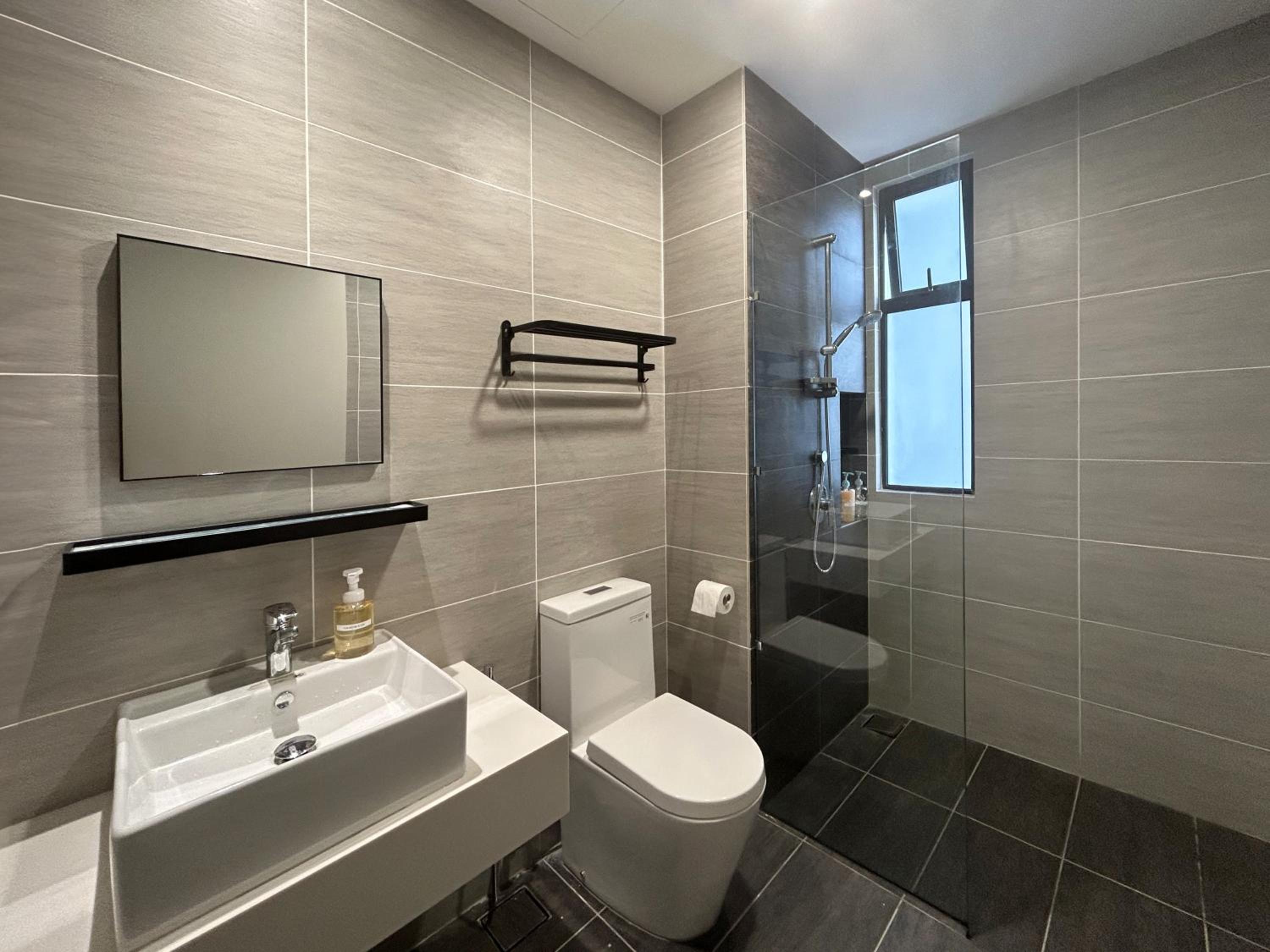 Trion KL High floor Corner Unit Free Parking Near TRX KL Centre and MRT