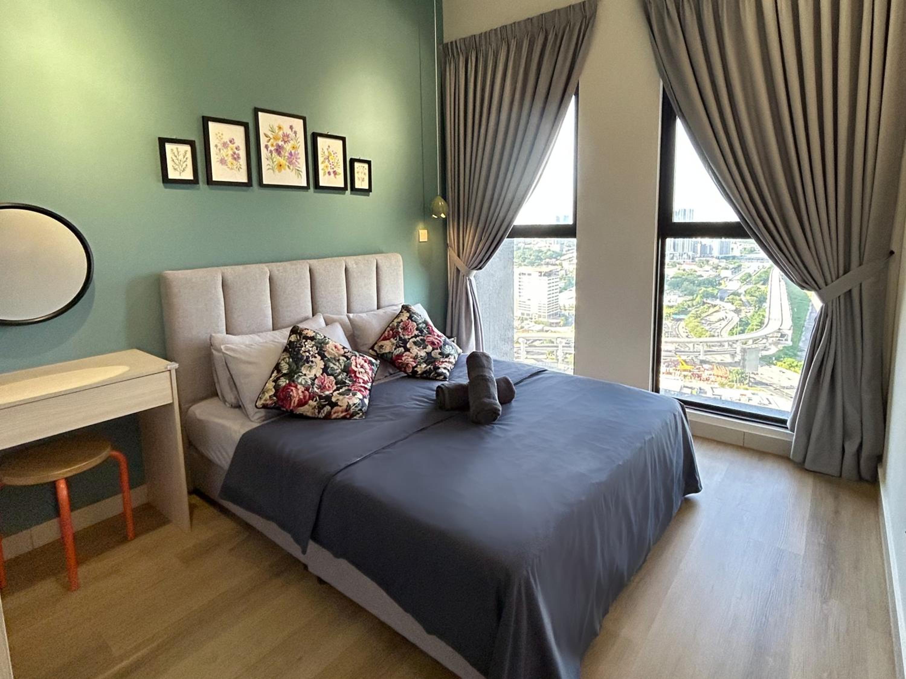 Trion KL High floor Corner Unit Free Parking Near TRX KL Centre and MRT