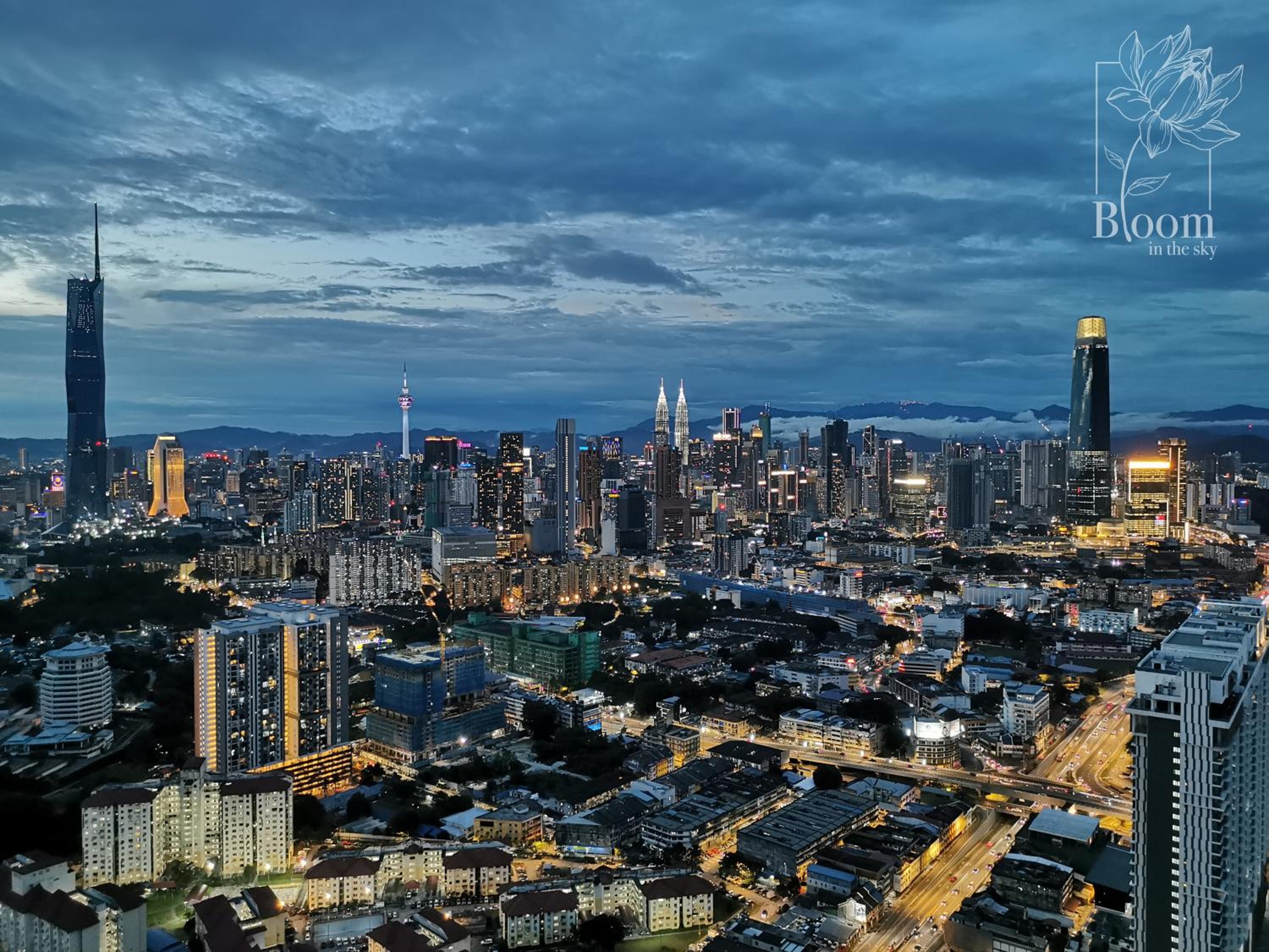 Trion KL High floor Corner Unit Free Parking Near TRX KL Centre and MRT