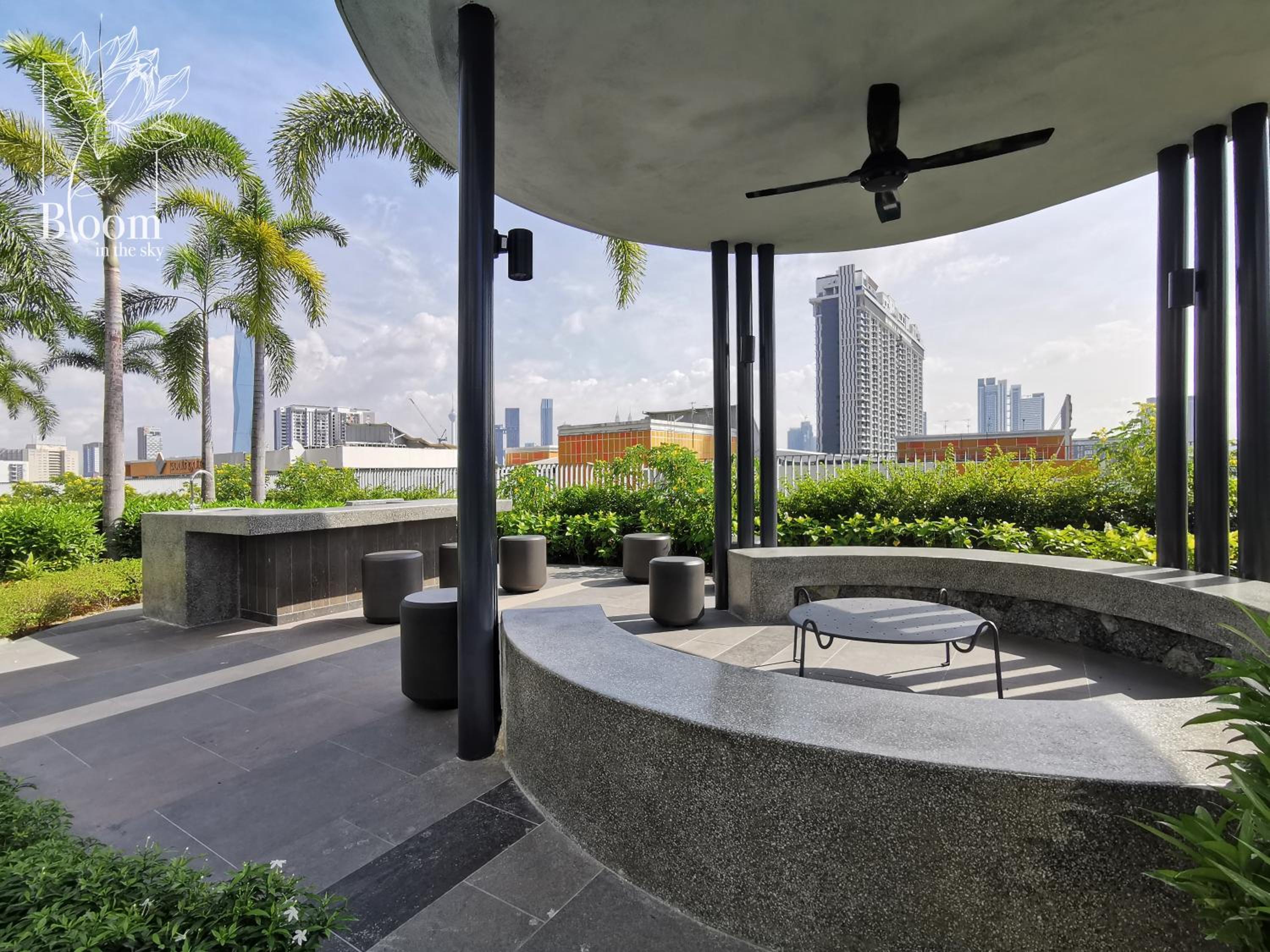 Trion KL High floor Corner Unit Free Parking Near TRX KL Centre and MRT