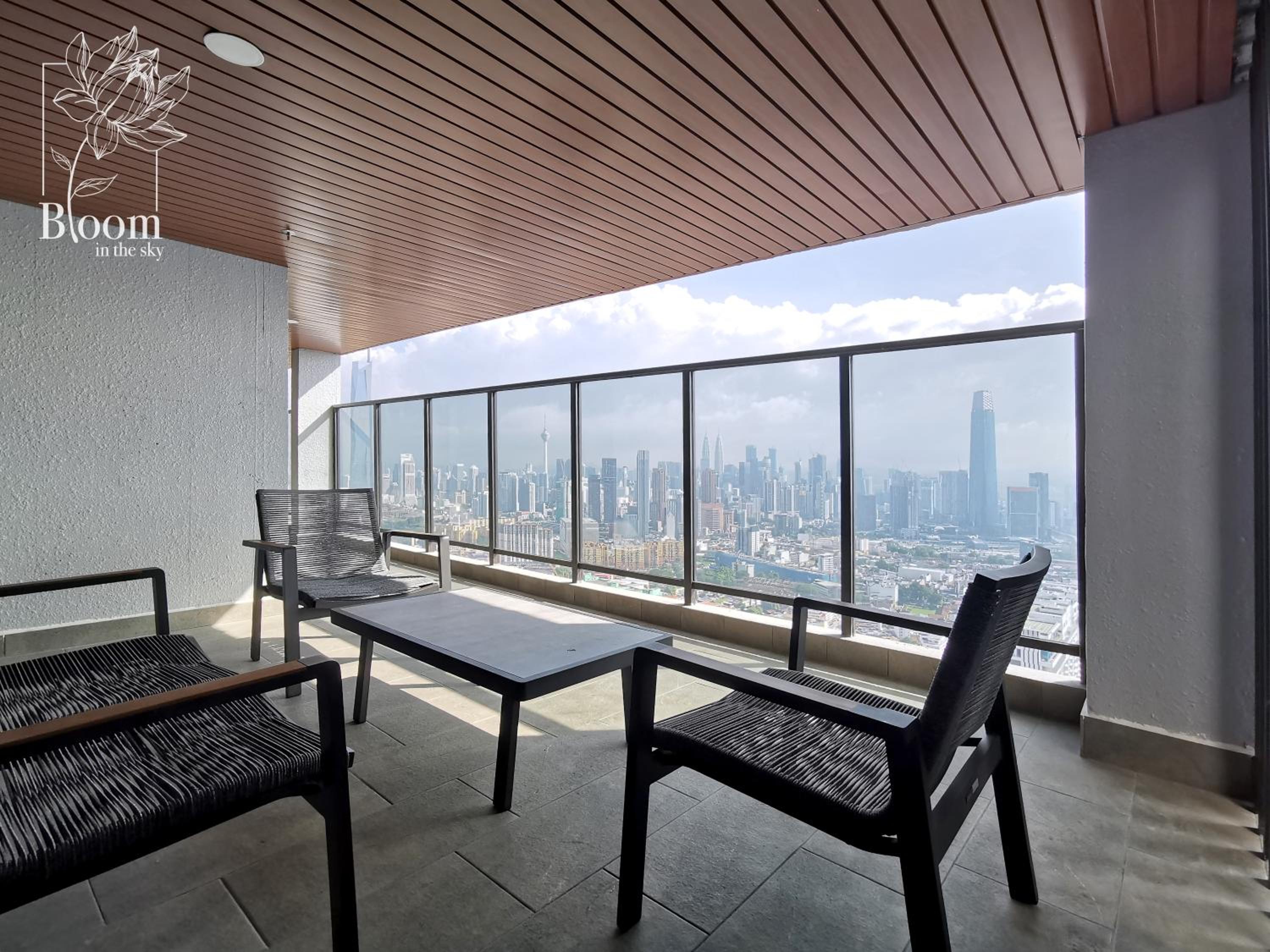 Trion KL High floor Corner Unit Free Parking Near TRX KL Centre and MRT