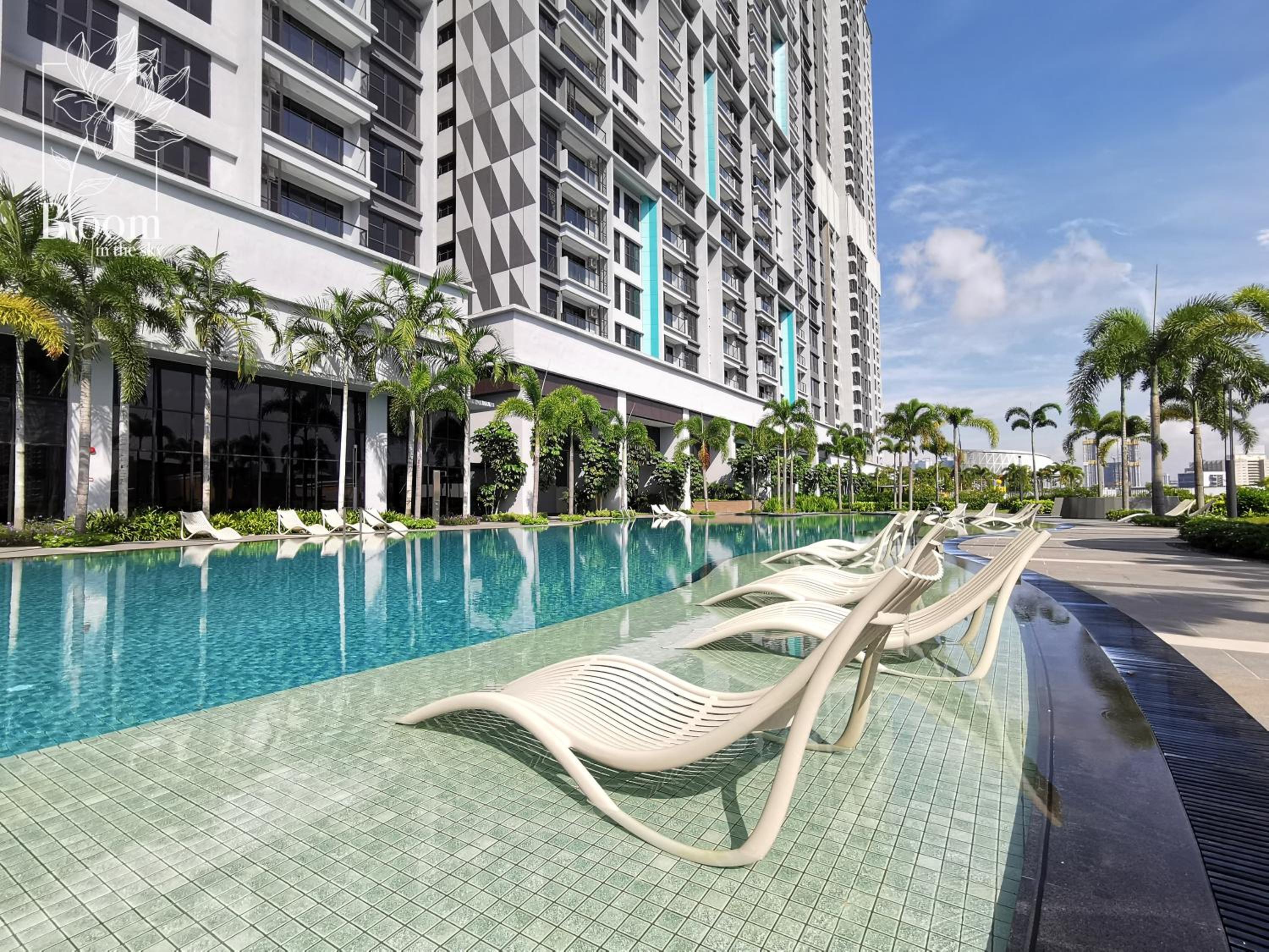 Trion KL High floor Corner Unit Free Parking Near TRX KL Centre and MRT