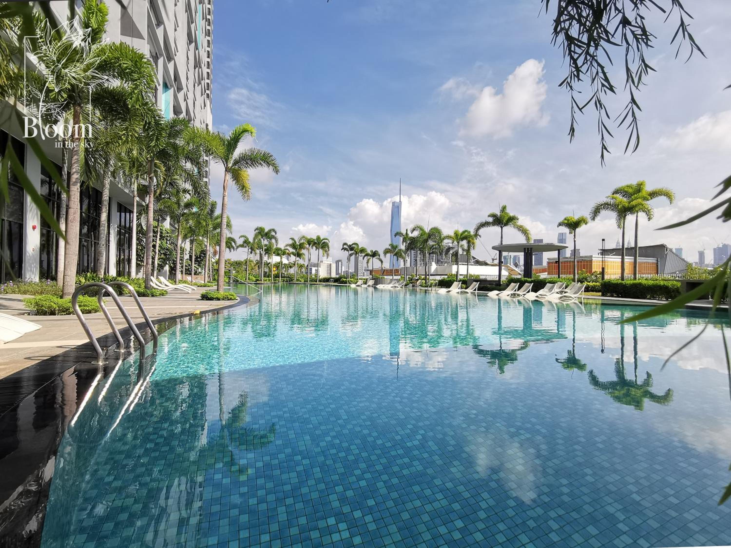 Trion KL High floor Corner Unit Free Parking Near TRX KL Centre and MRT