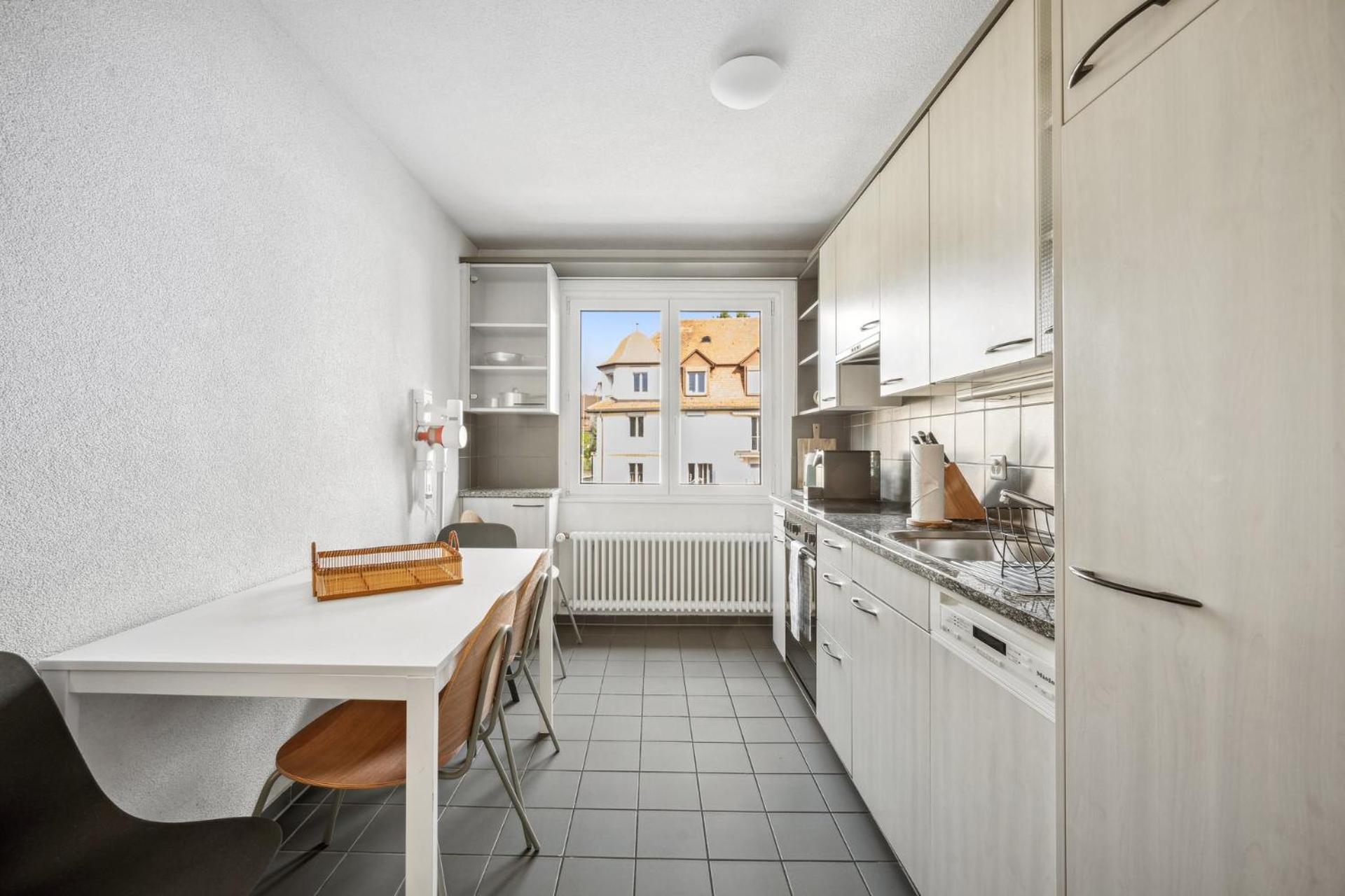Comfortable stay in Oerlikon 20 minutes away from Zurich Airport