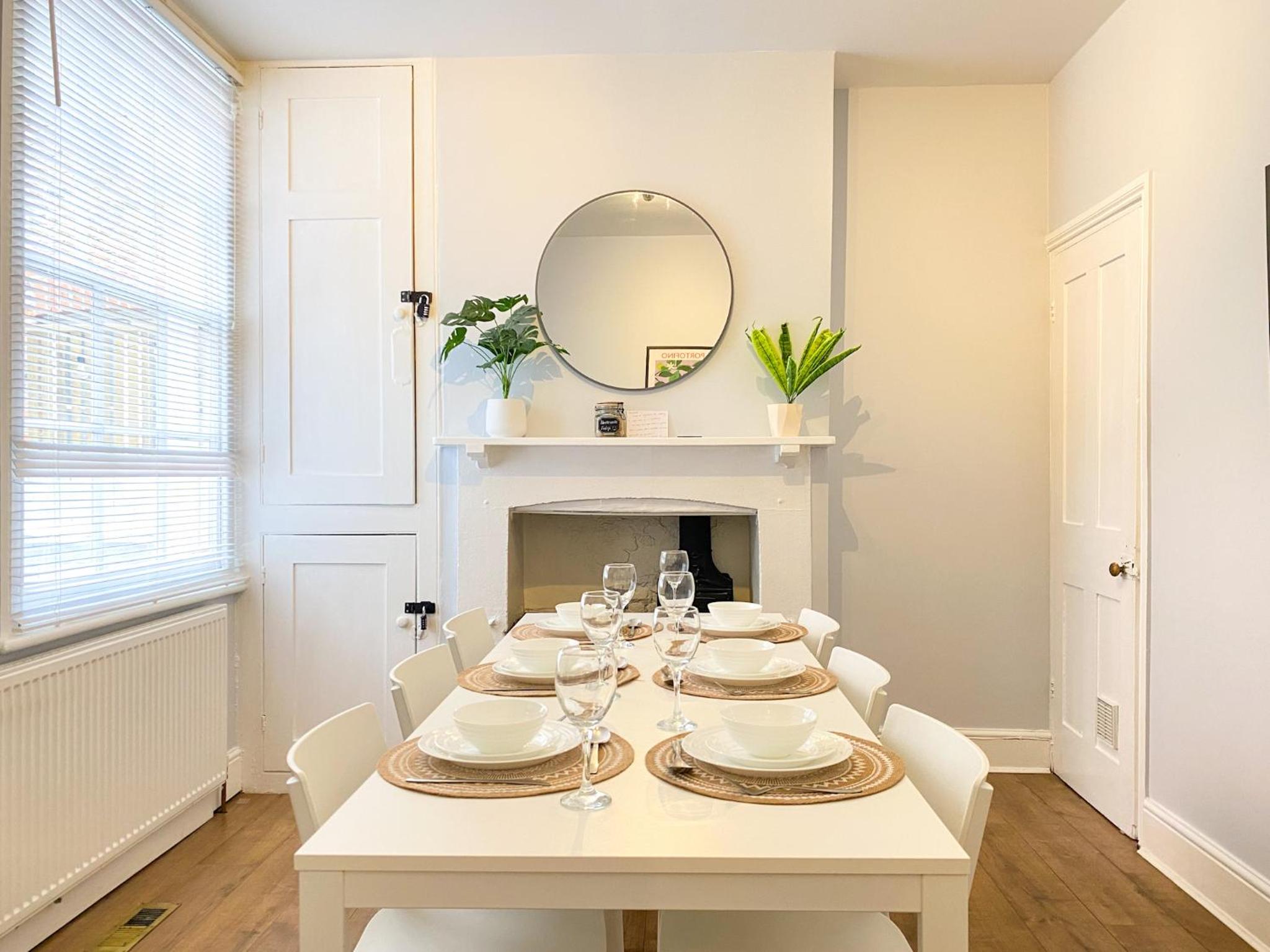 Stylish 3-bedroom home in Canterbury City-Centre - Superb Location! view 2