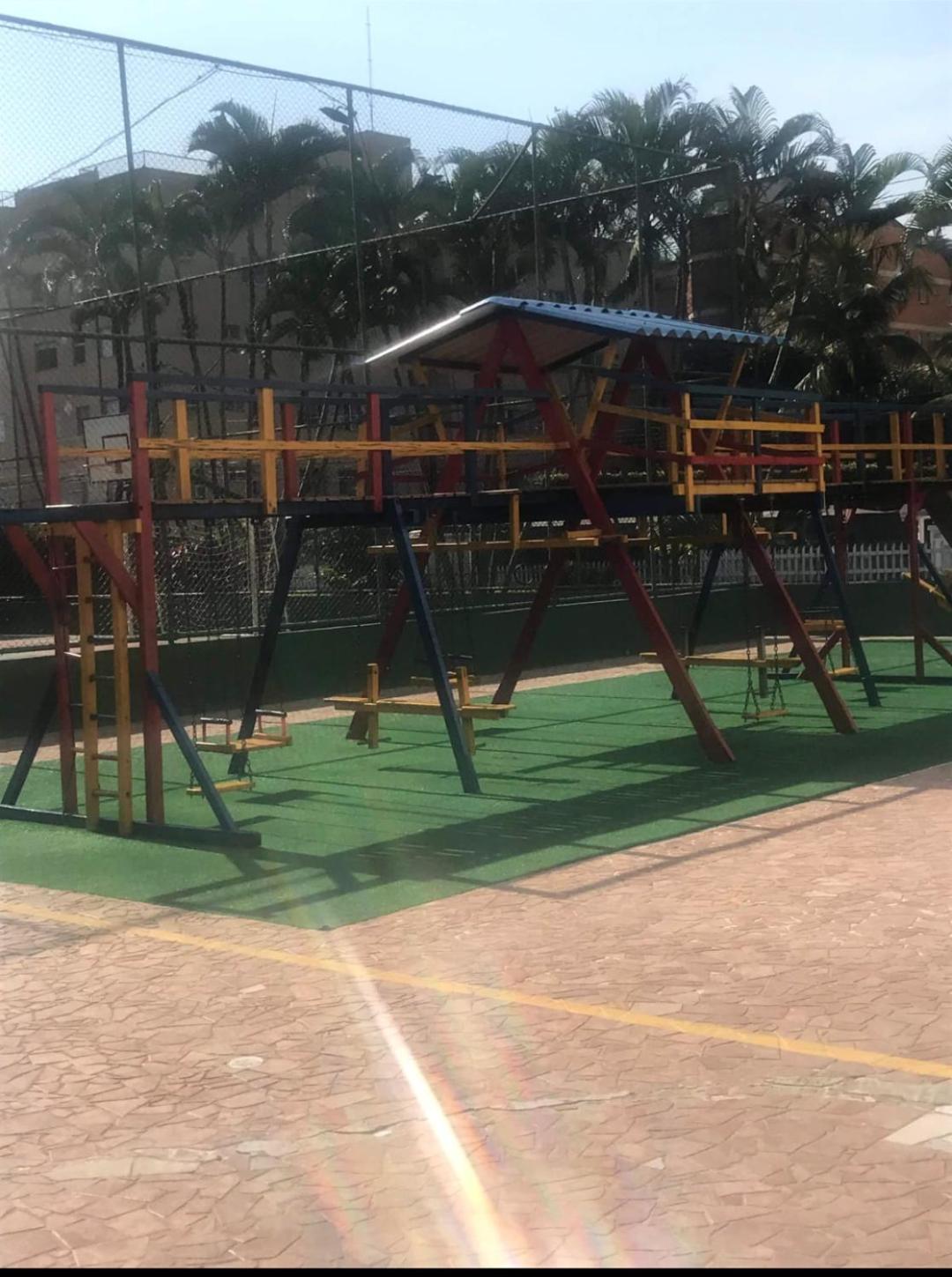 AP Guarujá Enseada lado praia com piscina, lazer completo