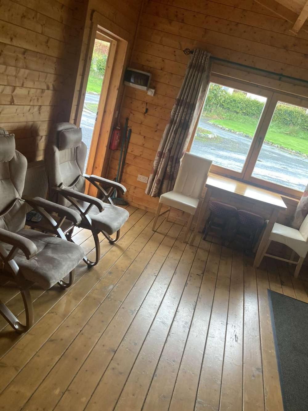 Cosy Log Cabin view 2