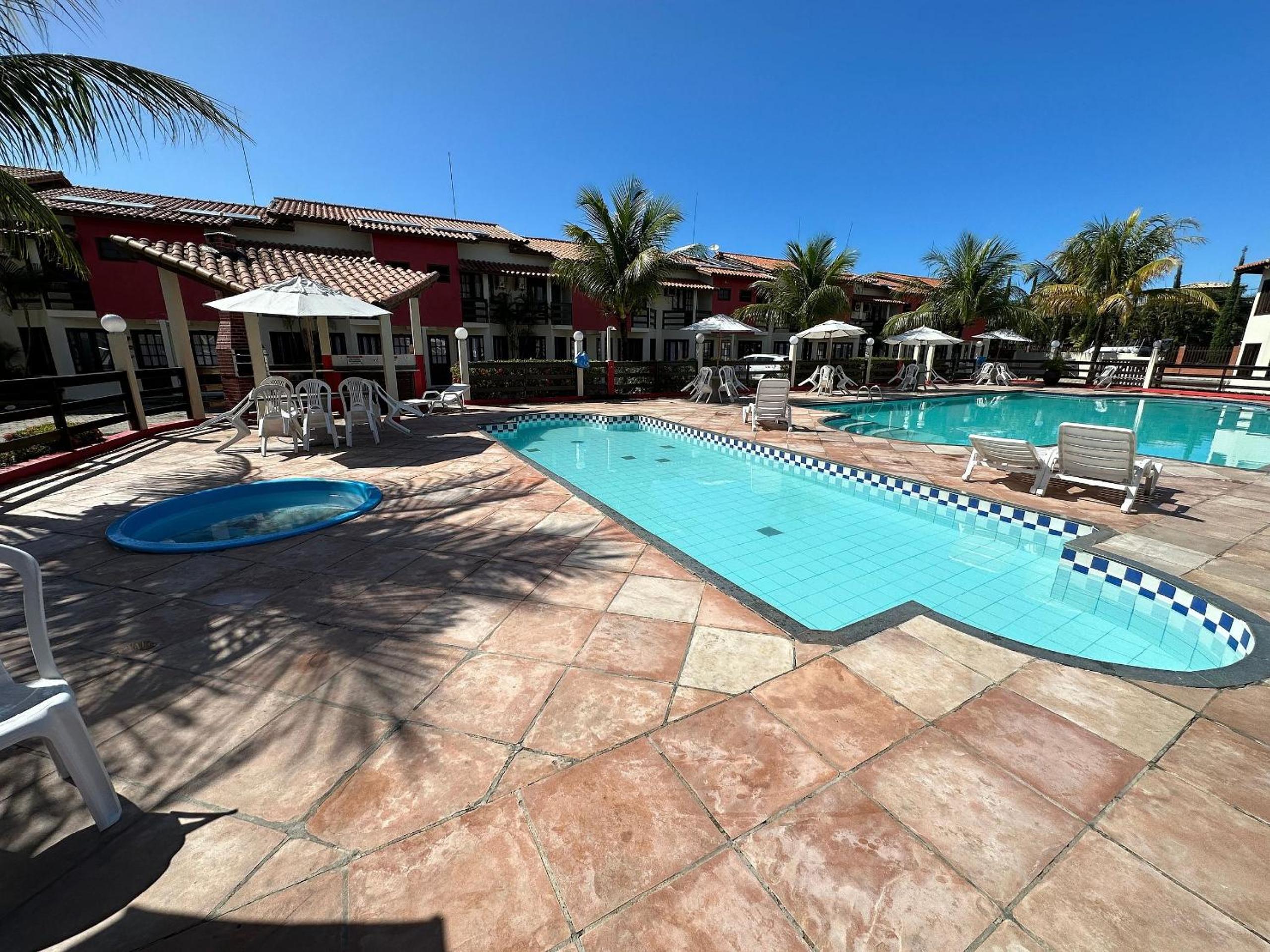 Casas no Residencial Mont Sinai com 2 ou 3 suítes (todas com ar), internet privativa 300MBPS a aproximadamento 250m da Praia de Taperapuã, condomínio com p