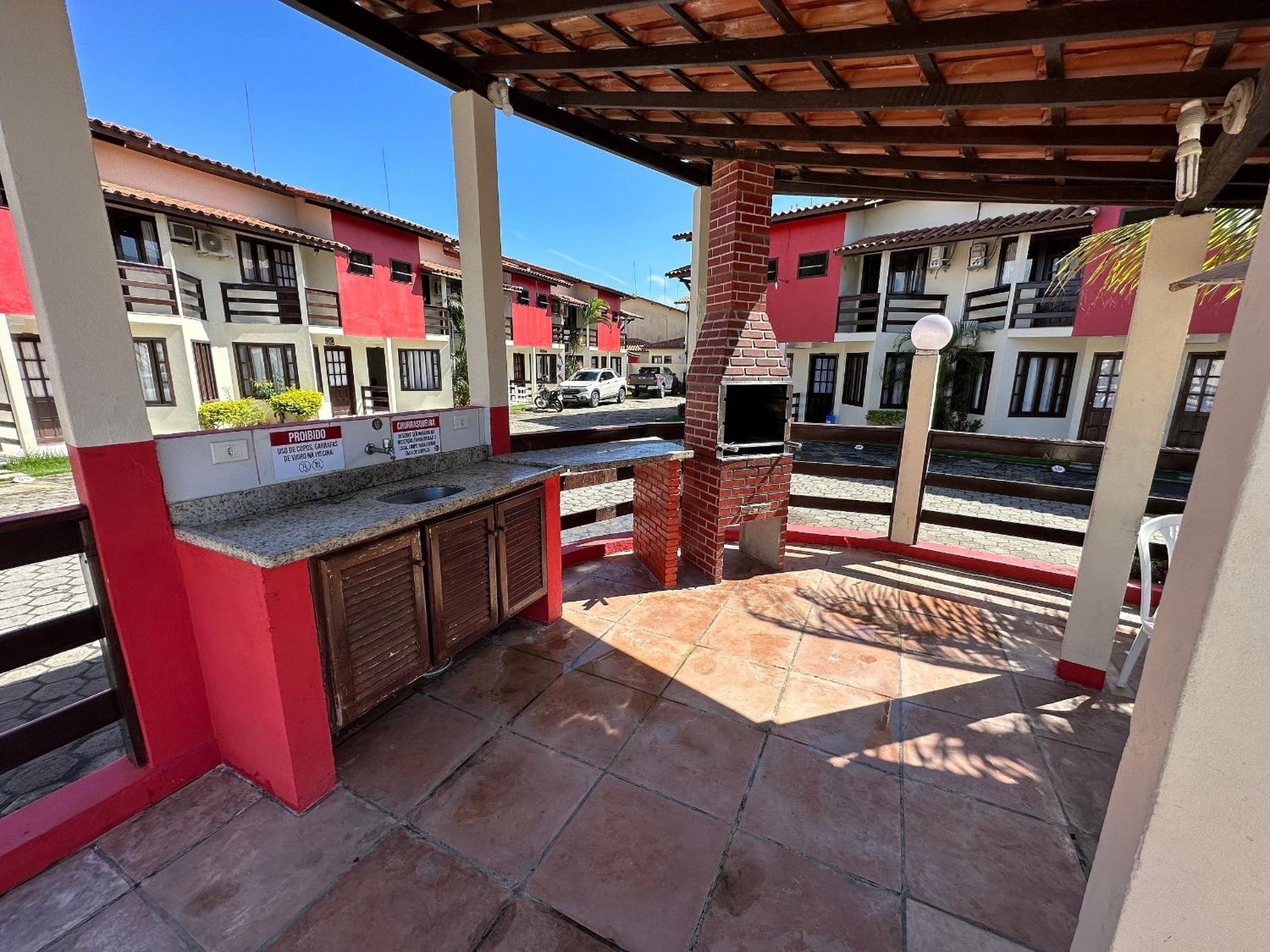 Casas no Residencial Mont Sinai com 2 ou 3 suítes (todas com ar), internet privativa 300MBPS a aproximadamento 250m da Praia de Taperapuã, condomínio com p