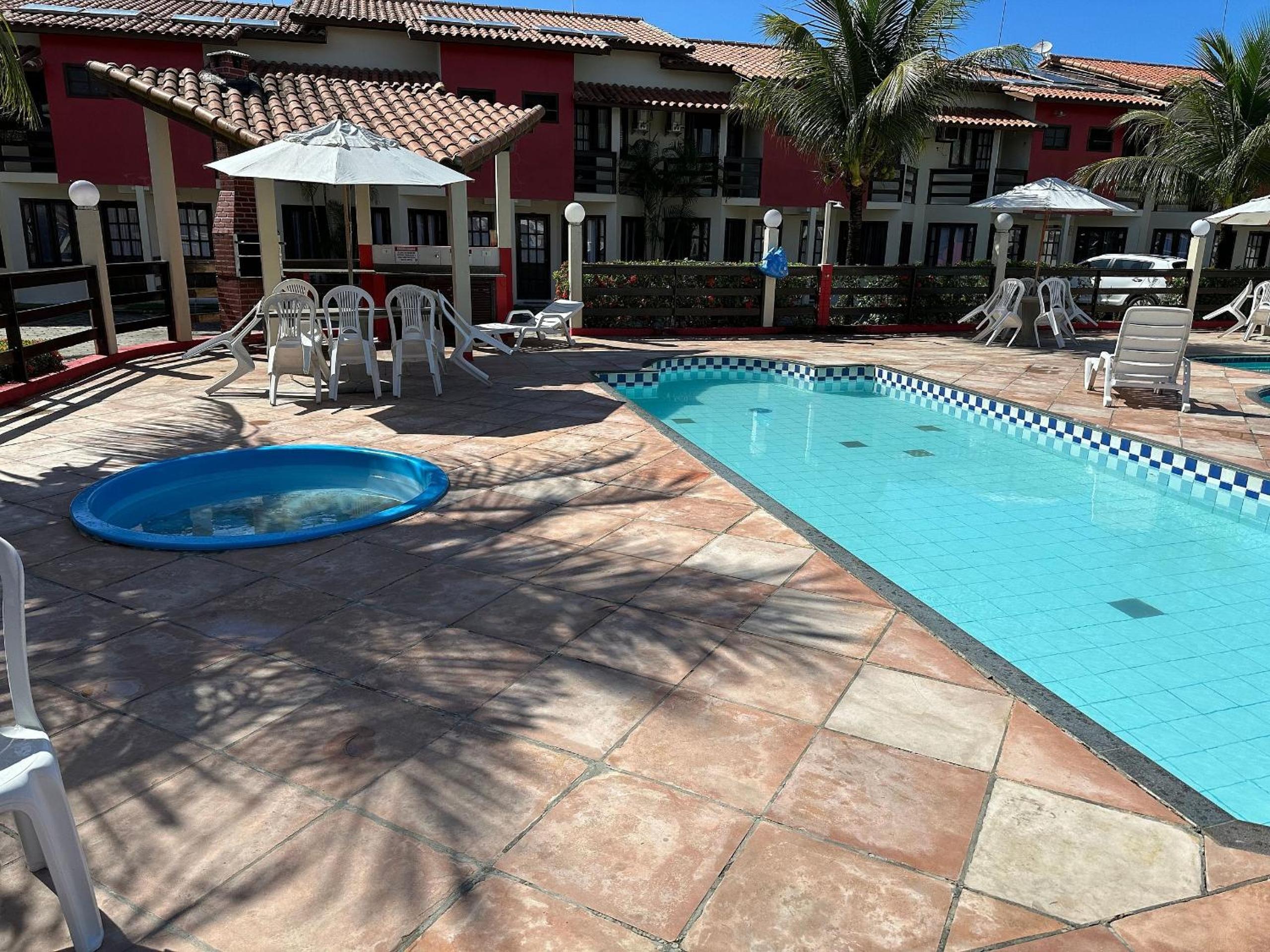 Casas no Residencial Mont Sinai com 2 ou 3 suítes (todas com ar), internet privativa 300MBPS a aproximadamento 250m da Praia de Taperapuã, condomínio com p