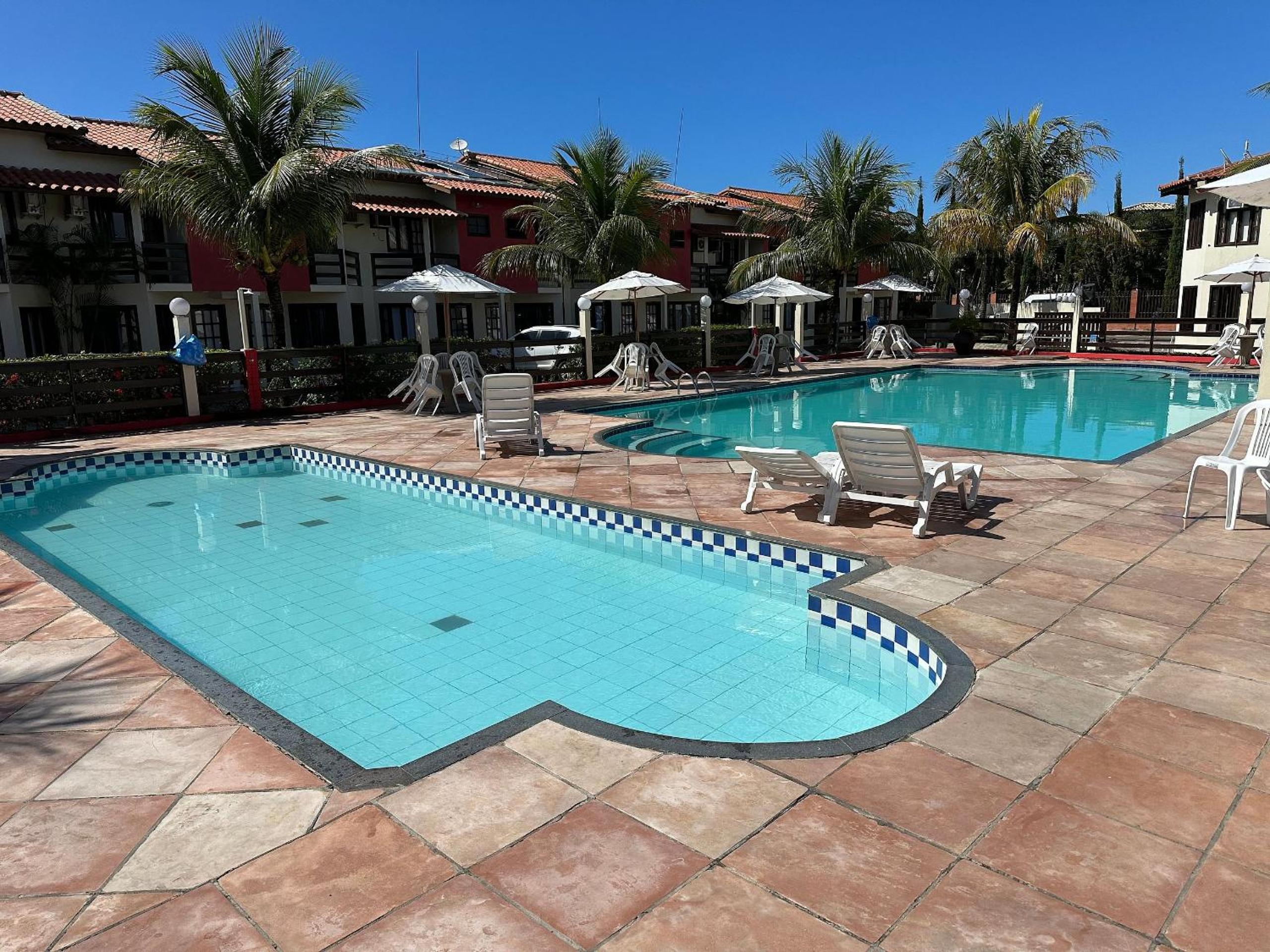 Casas no Residencial Mont Sinai com 2 ou 3 suítes (todas com ar), internet privativa 300MBPS a aproximadamento 250m da Praia de Taperapuã, condomínio com p