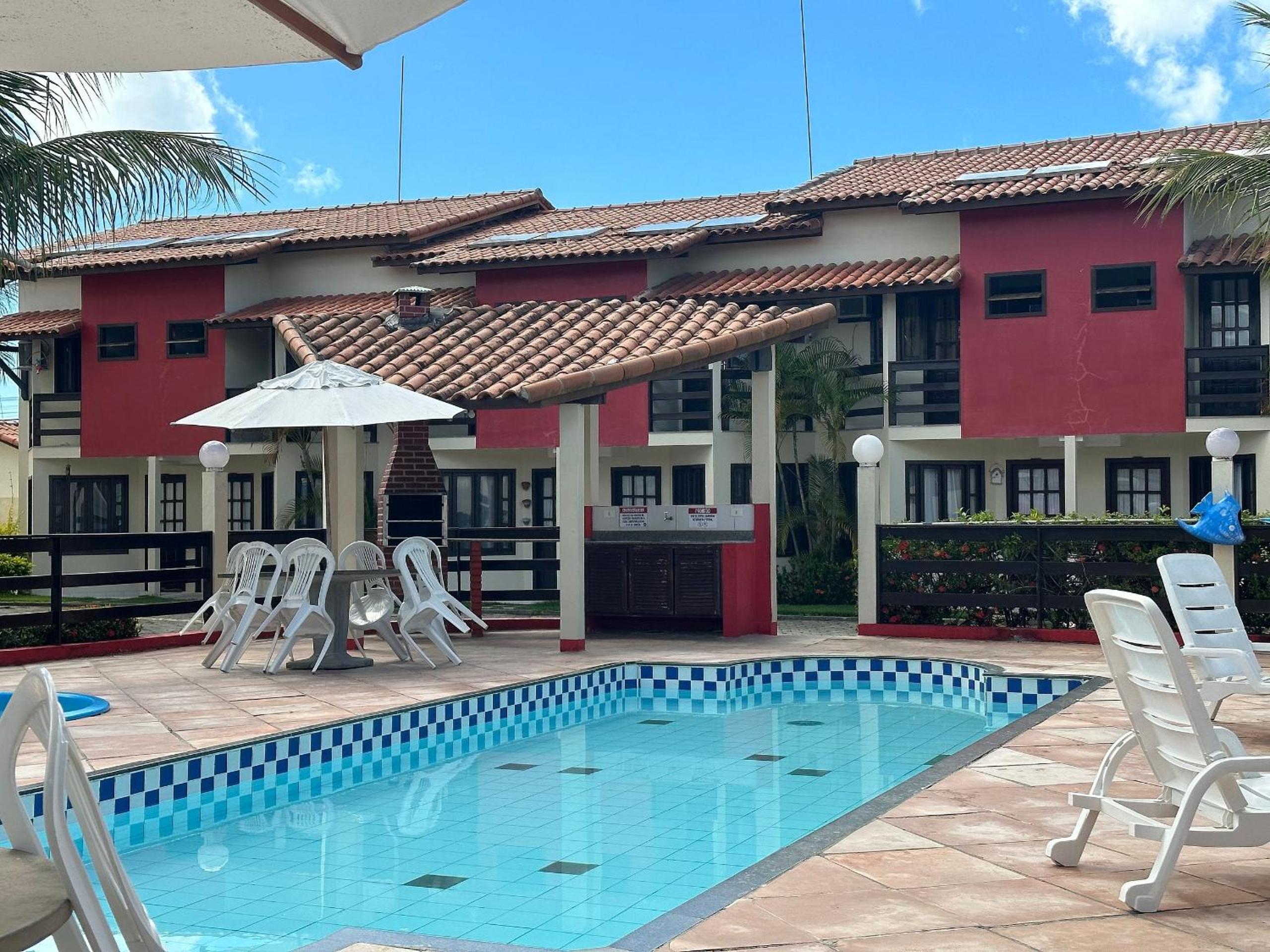 Casas no Residencial Mont Sinai com 2 ou 3 suítes (todas com ar), internet privativa 300MBPS a aproximadamento 250m da Praia de Taperapuã, condomínio com p