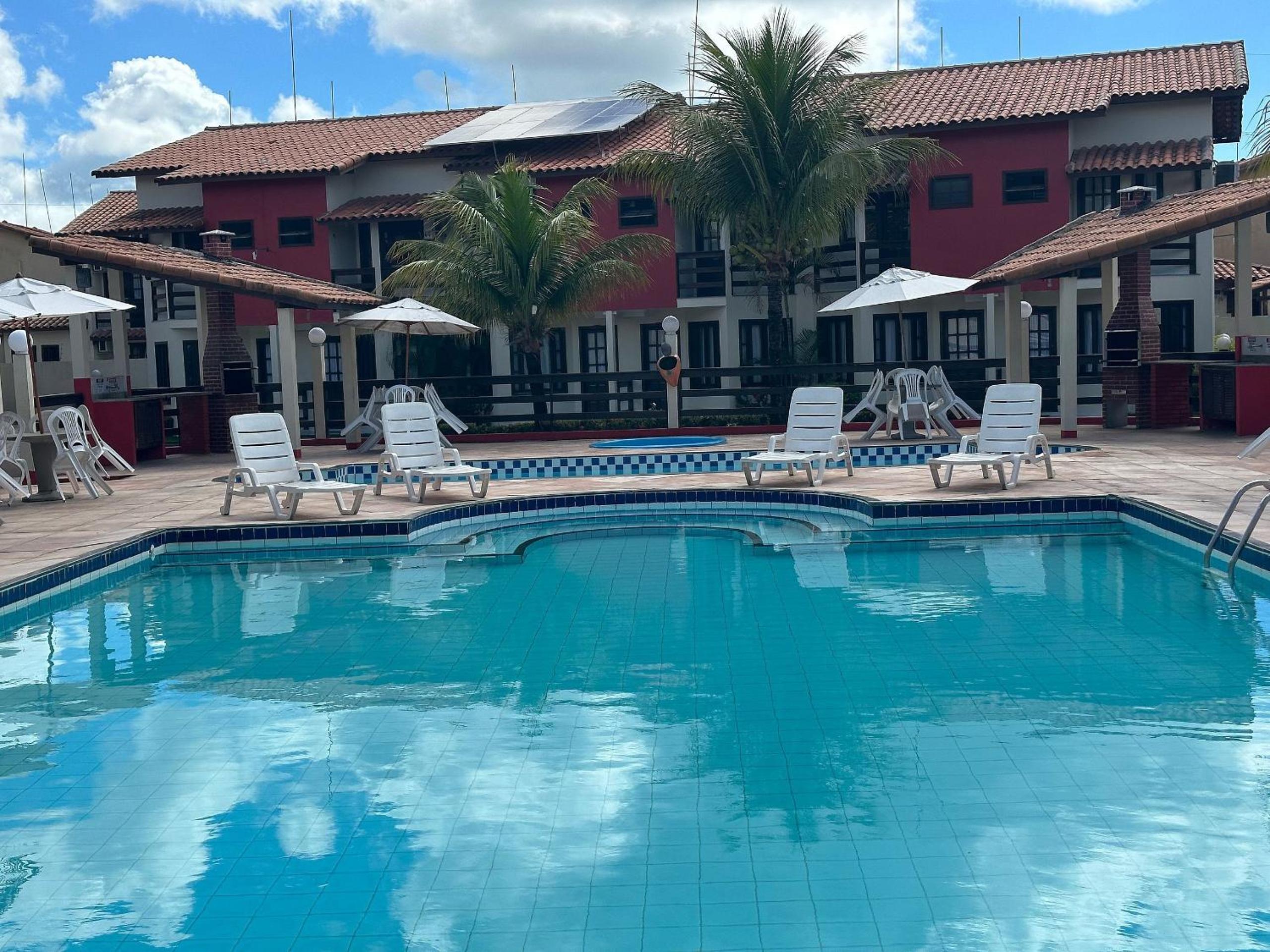 Casas no Residencial Mont Sinai com 2 ou 3 suítes (todas com ar), internet privativa 300MBPS a aproximadamento 250m da Praia de Taperapuã, condomínio com p