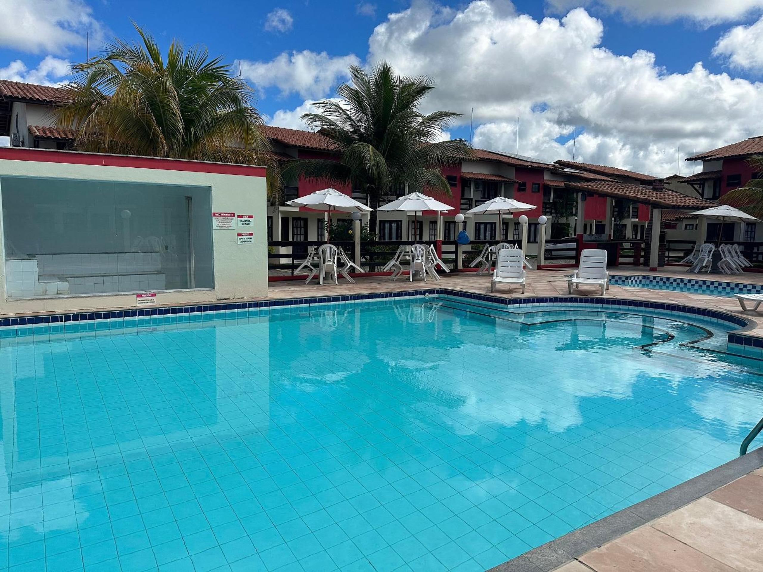 Casas no Residencial Mont Sinai com 2 ou 3 suítes (todas com ar), internet privativa 300MBPS a aproximadamento 250m da Praia de Taperapuã, condomínio com p