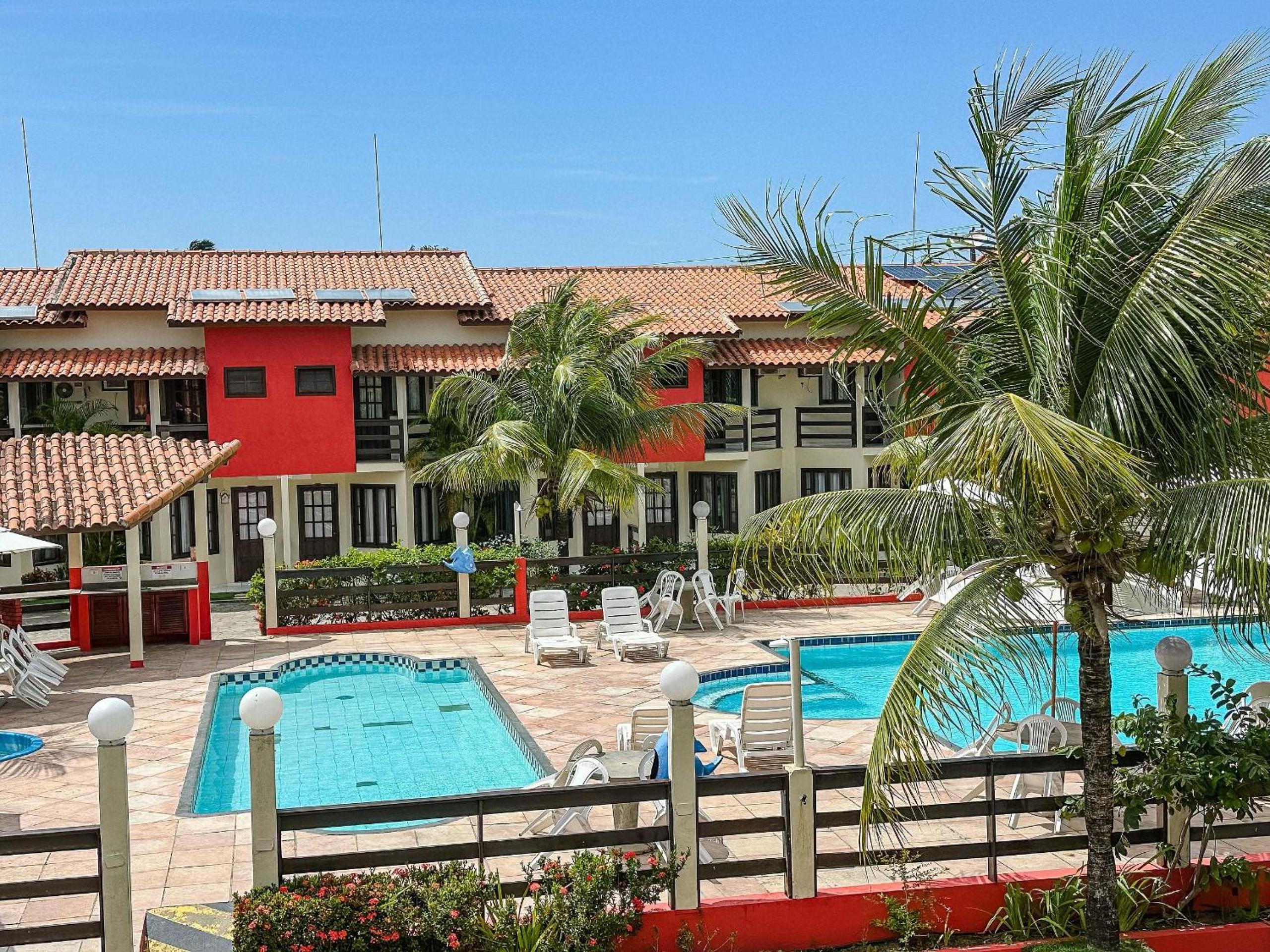 Casas no Residencial Mont Sinai com 2 ou 3 suítes (todas com ar), internet privativa 300MBPS a aproximadamento 250m da Praia de Taperapuã, condomínio com p