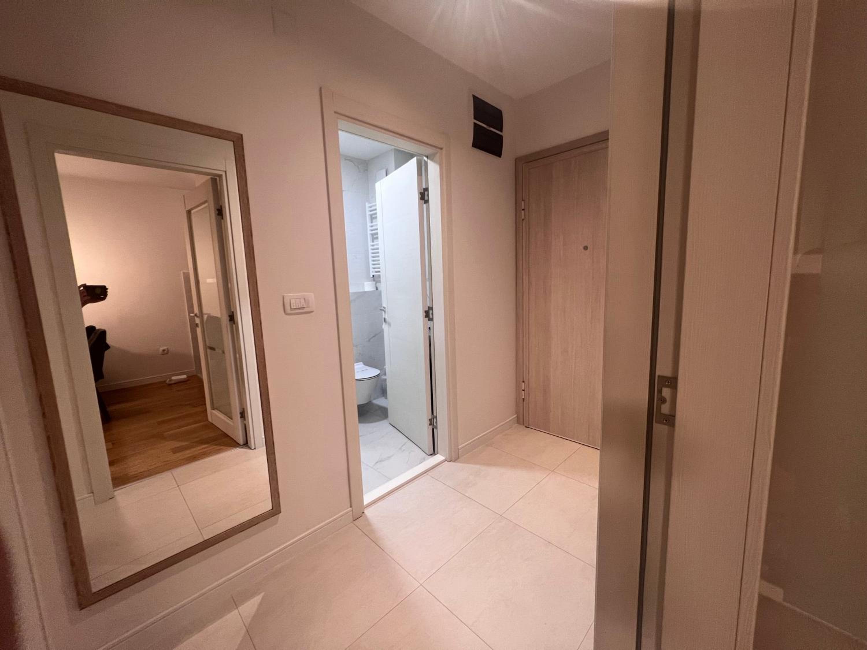White Homes Apartments • Central Point view 2