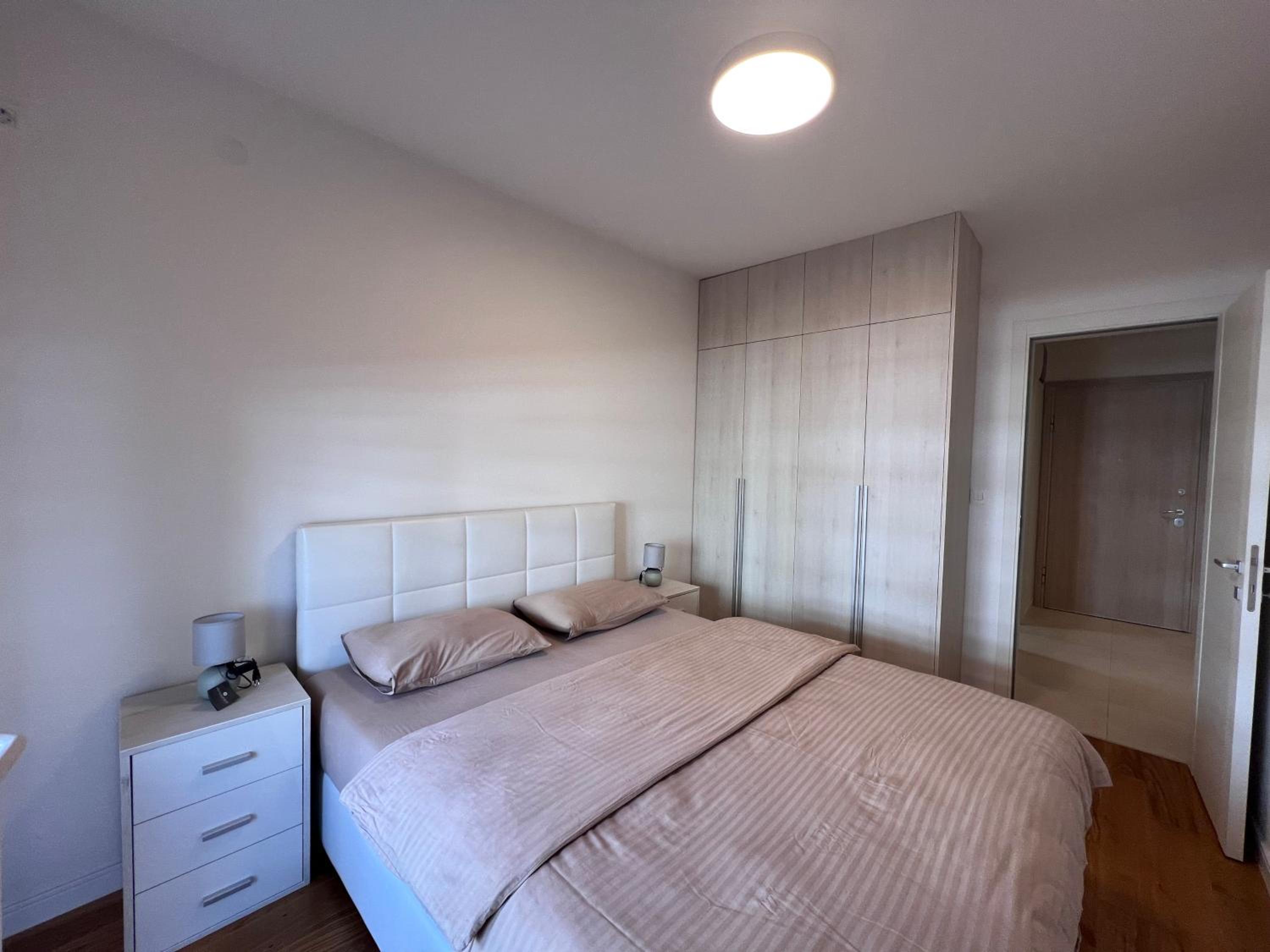 White Homes Apartments • Central Point view 5