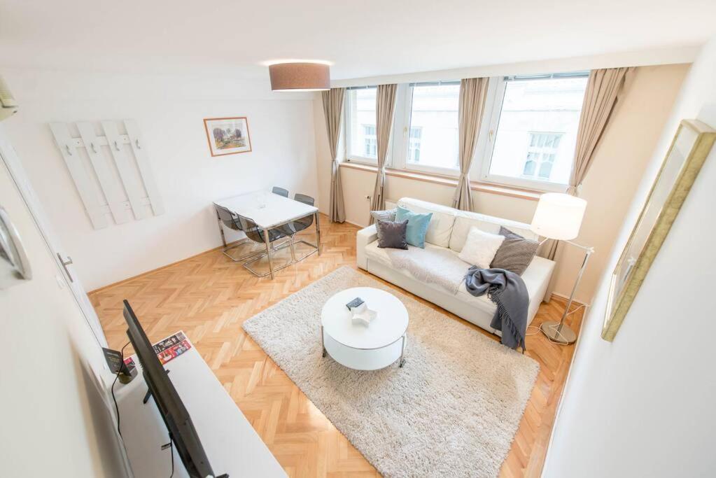 Venus Apartments - Renate view 3