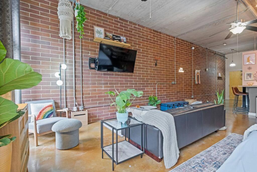Fun & Eccentric + Uptown + Getaway + King Studio view 4