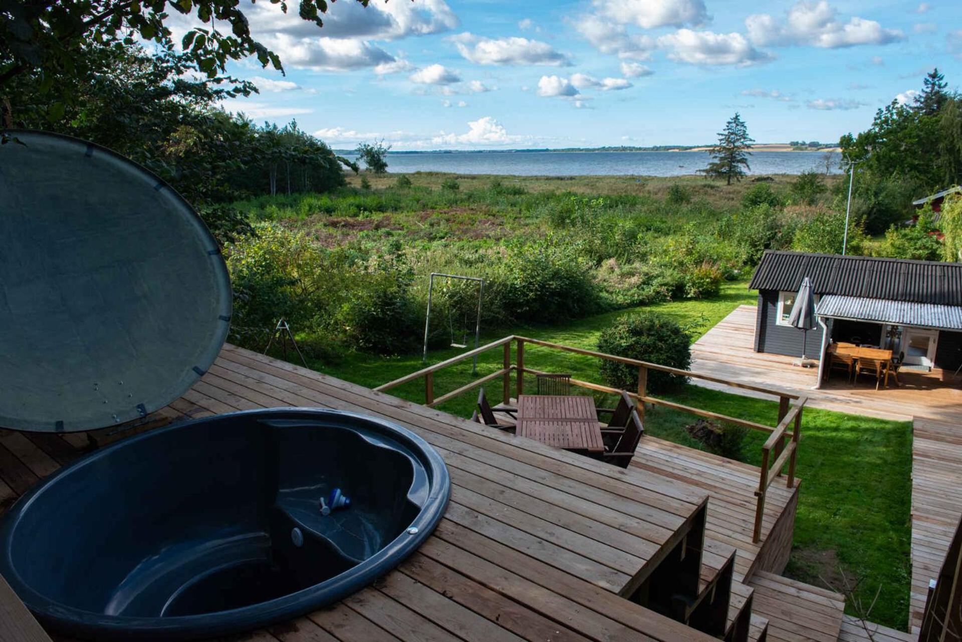 Lovely Cottage With Wilderness Bath And View