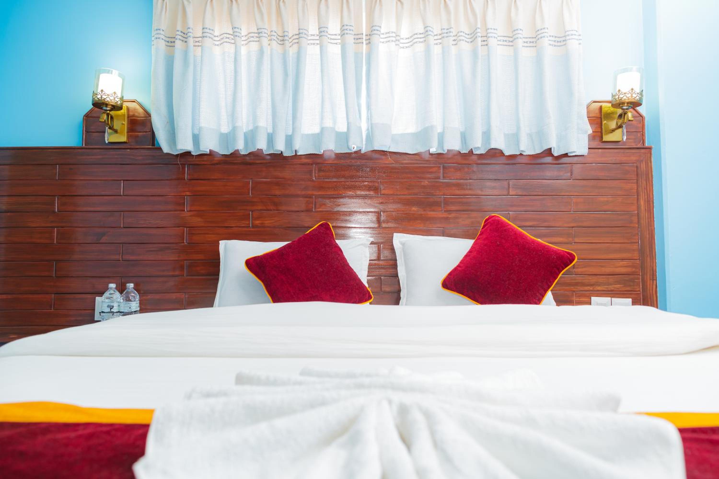 Hotel The Billabong Garden Pokhara view 5