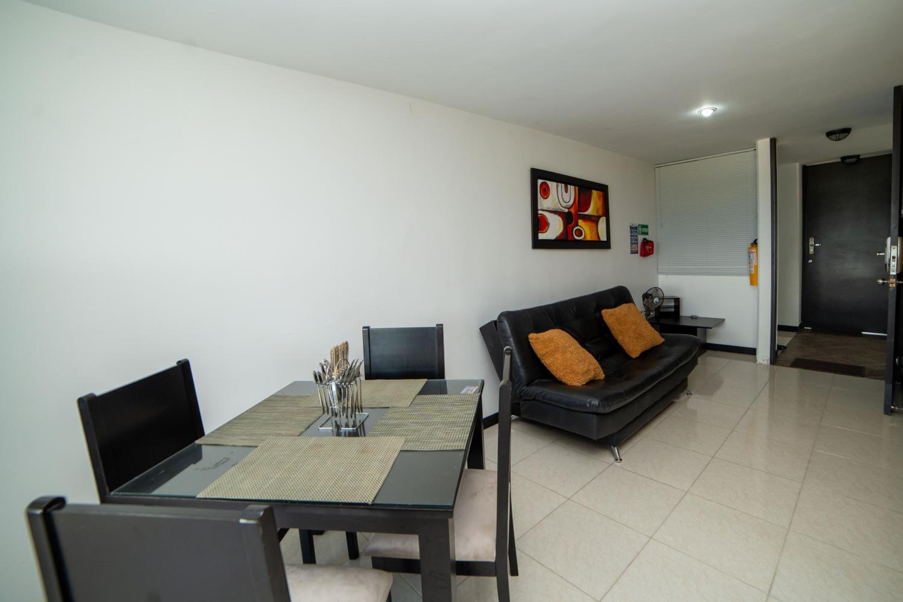 Parque del Cafe Apartamento! Piscinas, Parqueadero, WiFi, Netflix.