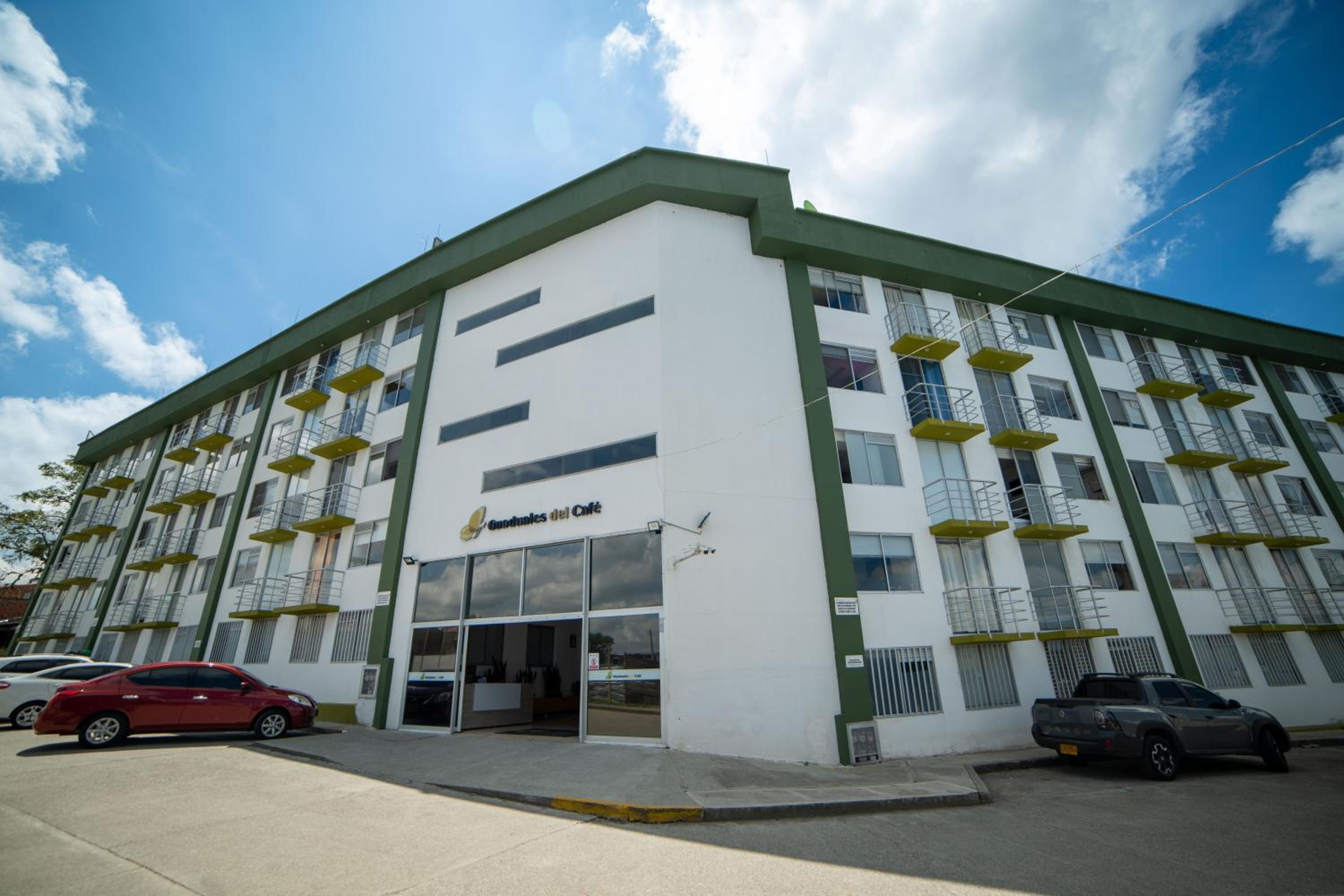 Parque del Cafe Apartamento! Piscinas, Parqueadero, WiFi, Netflix.