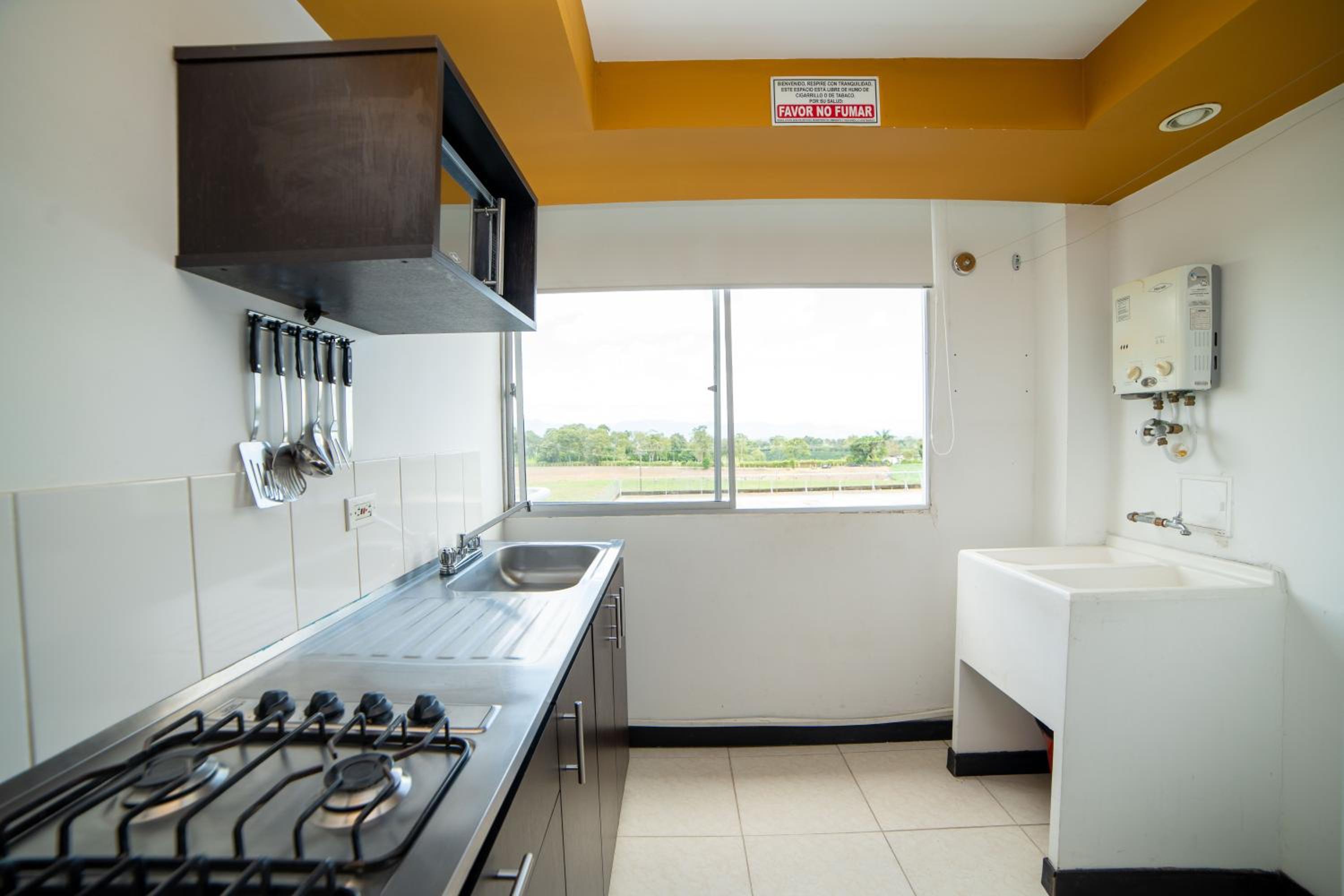 Parque del Cafe Apartamento! Piscinas, Parqueadero, WiFi, Netflix.