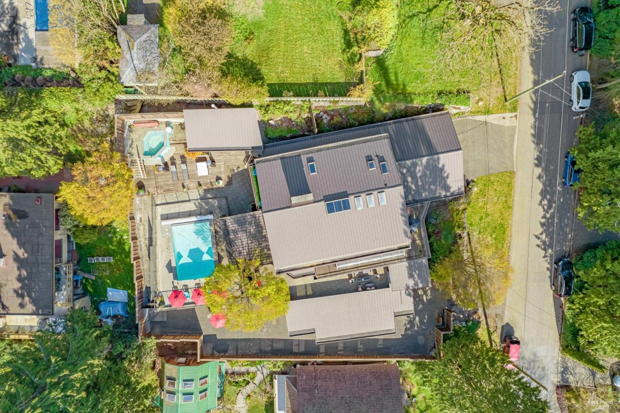 Private Bedroom, Bathroom, Shared Outdoor Pool, Hot Tub