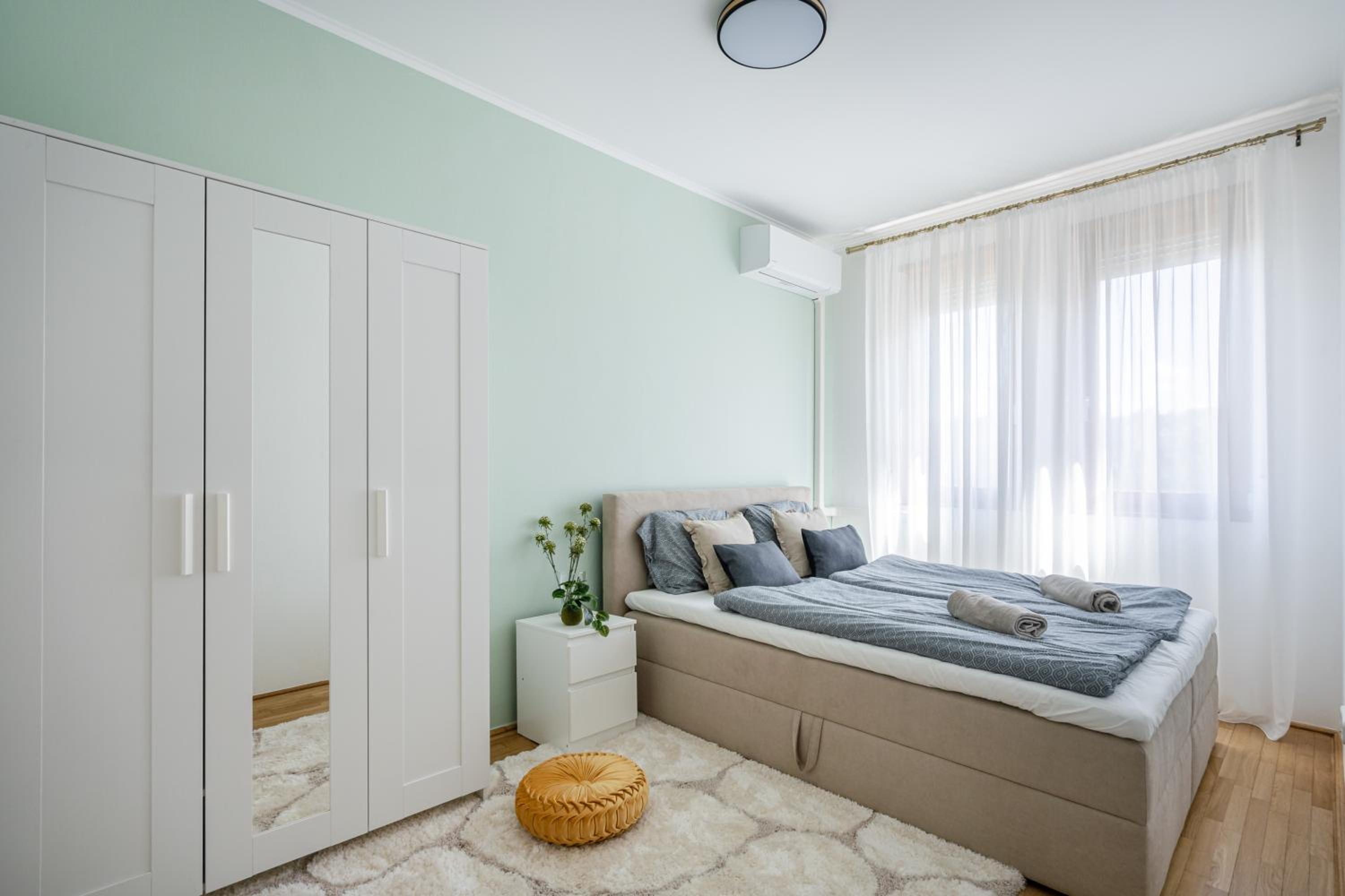 Prime Location Apartment - Free parking, AC view 3