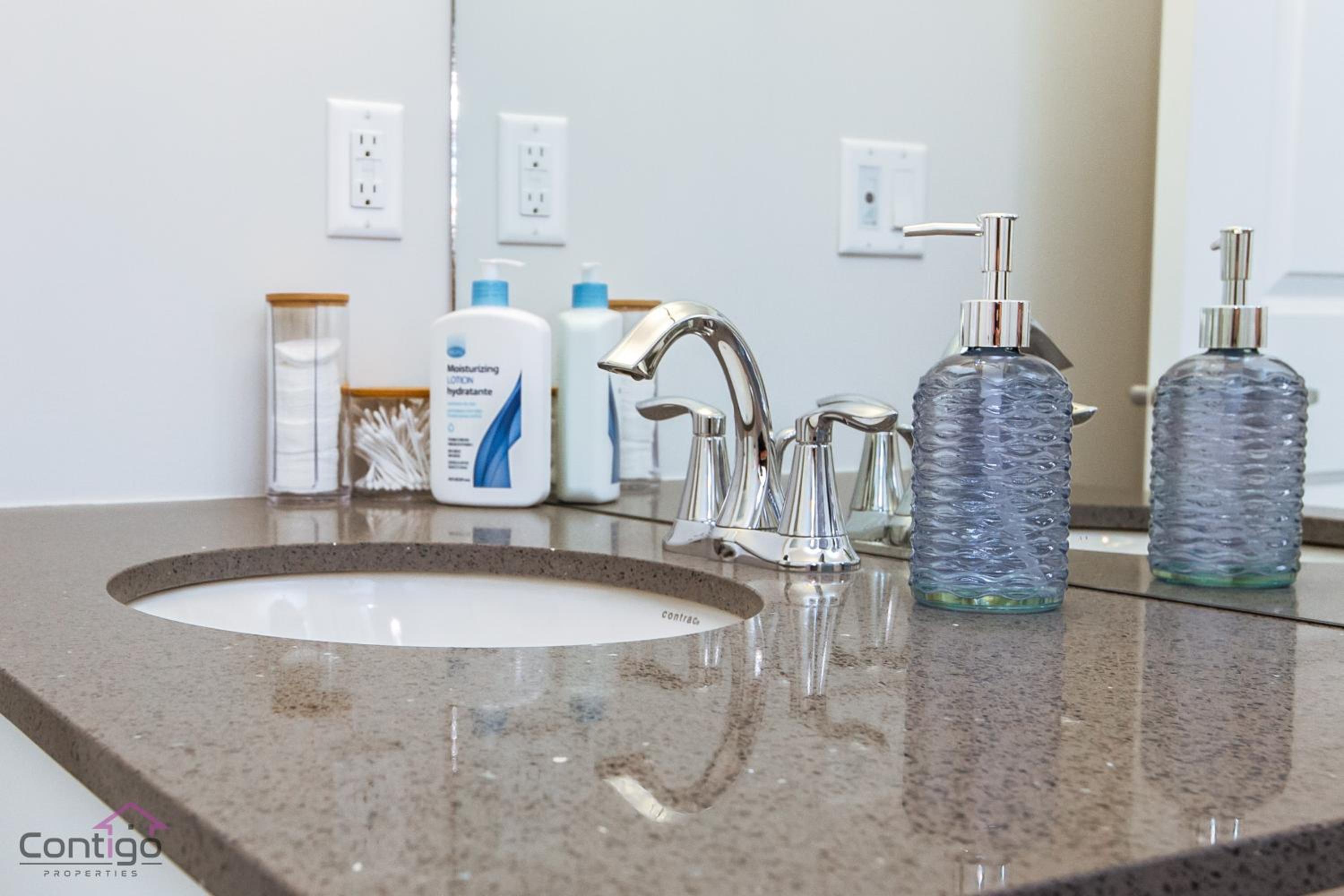 Orchards Retreat, AC, Family Friendly, Sleeps 10, NearAirprt