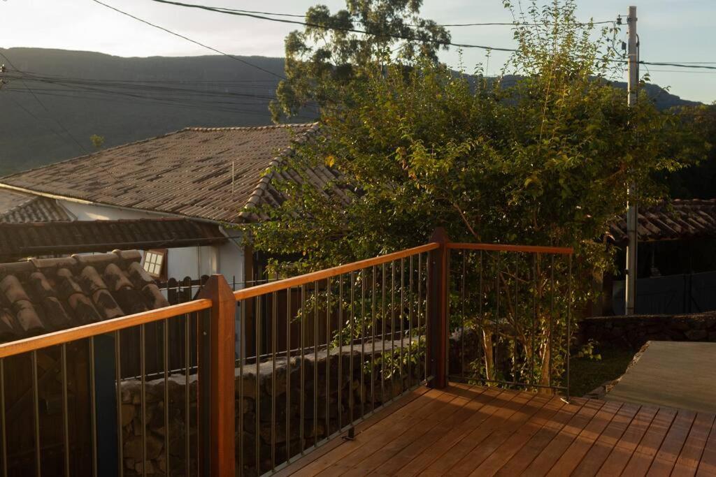 Charme Colonial, Pet Friendly, com garagem e deck com vista para Serra de São José