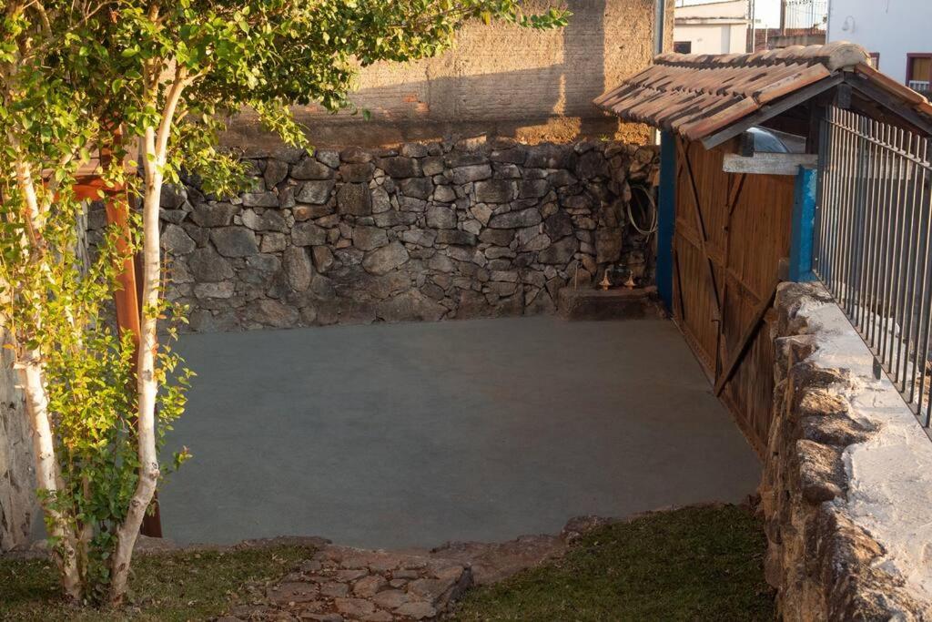 Charme Colonial, Pet Friendly, com garagem e deck com vista para Serra de São José