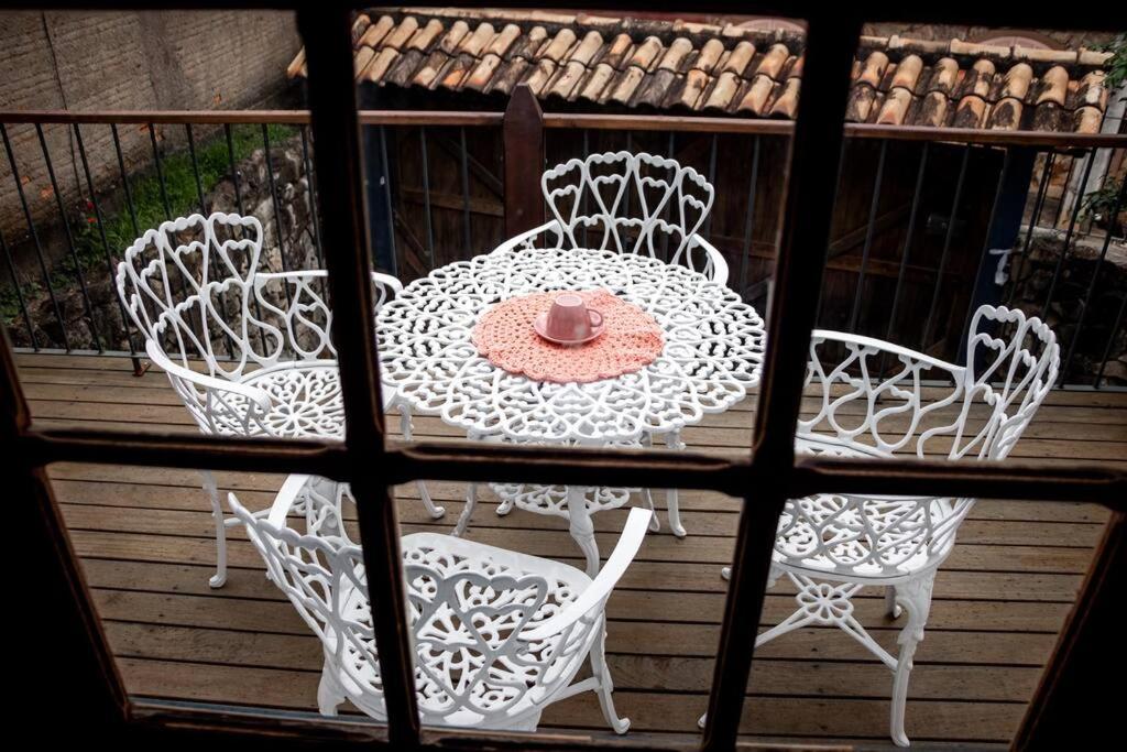 Charme Colonial, Pet Friendly, com garagem e deck com vista para Serra de São José