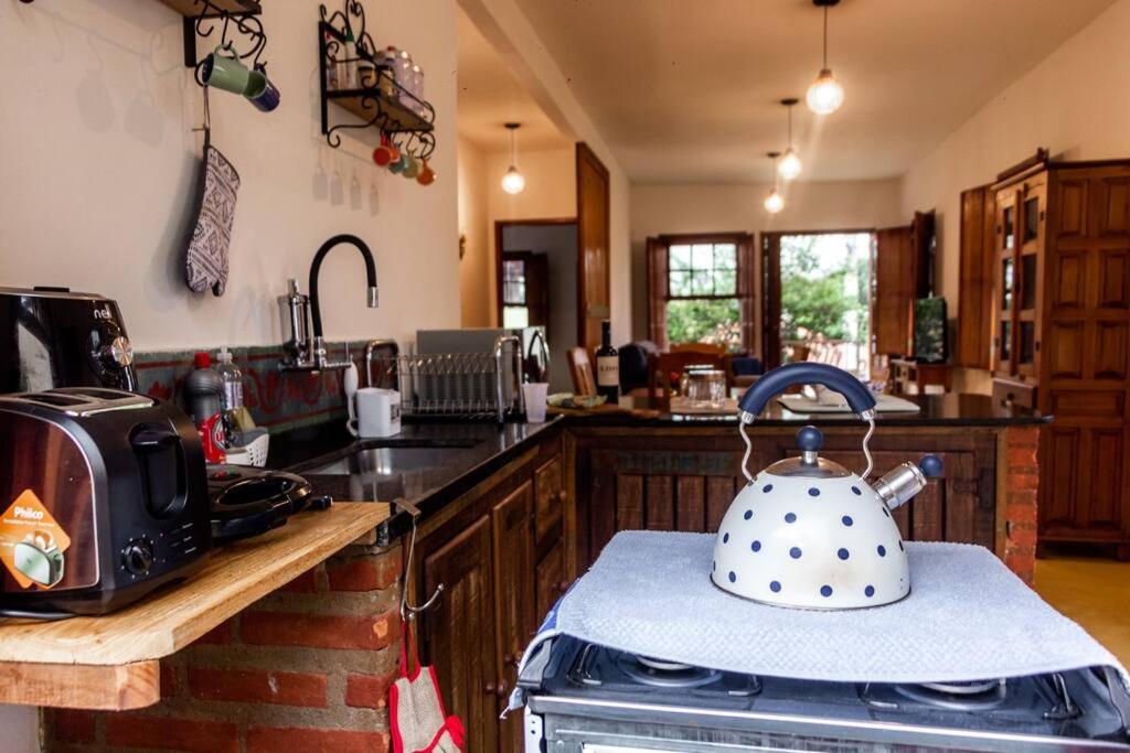 Charme Colonial, Pet Friendly, com garagem e deck com vista para Serra de São José