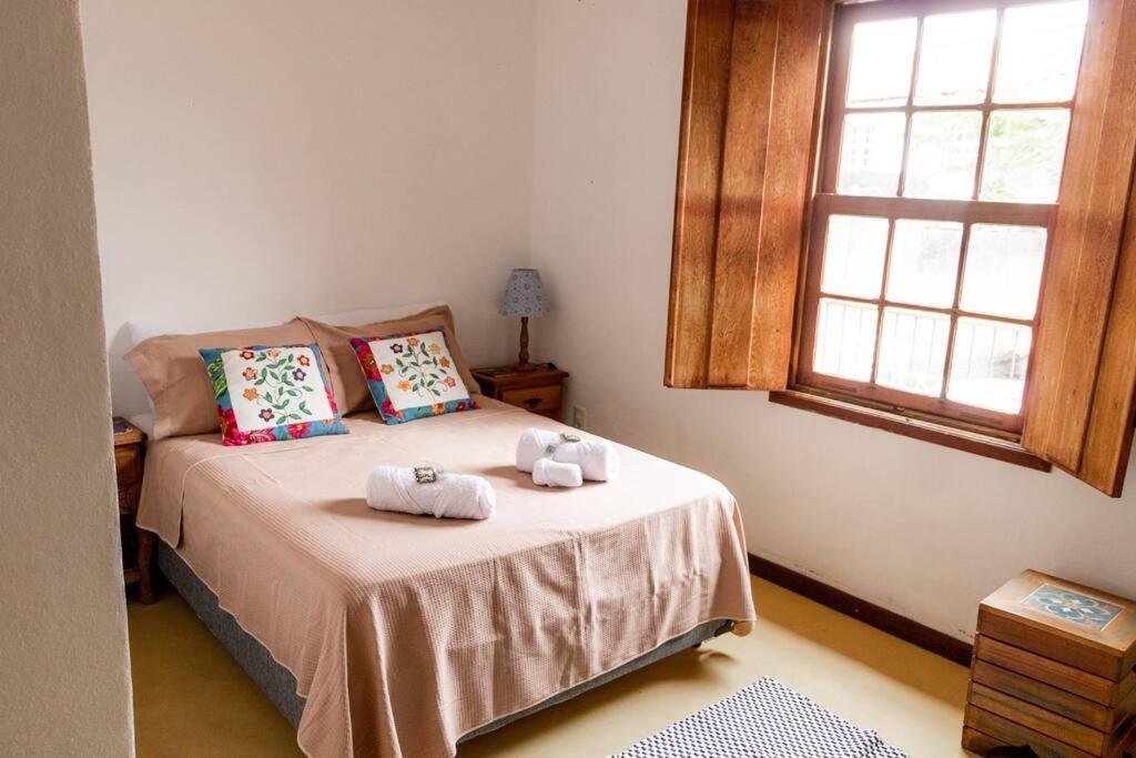 Charme Colonial, Pet Friendly, com garagem e deck com vista para Serra de São José